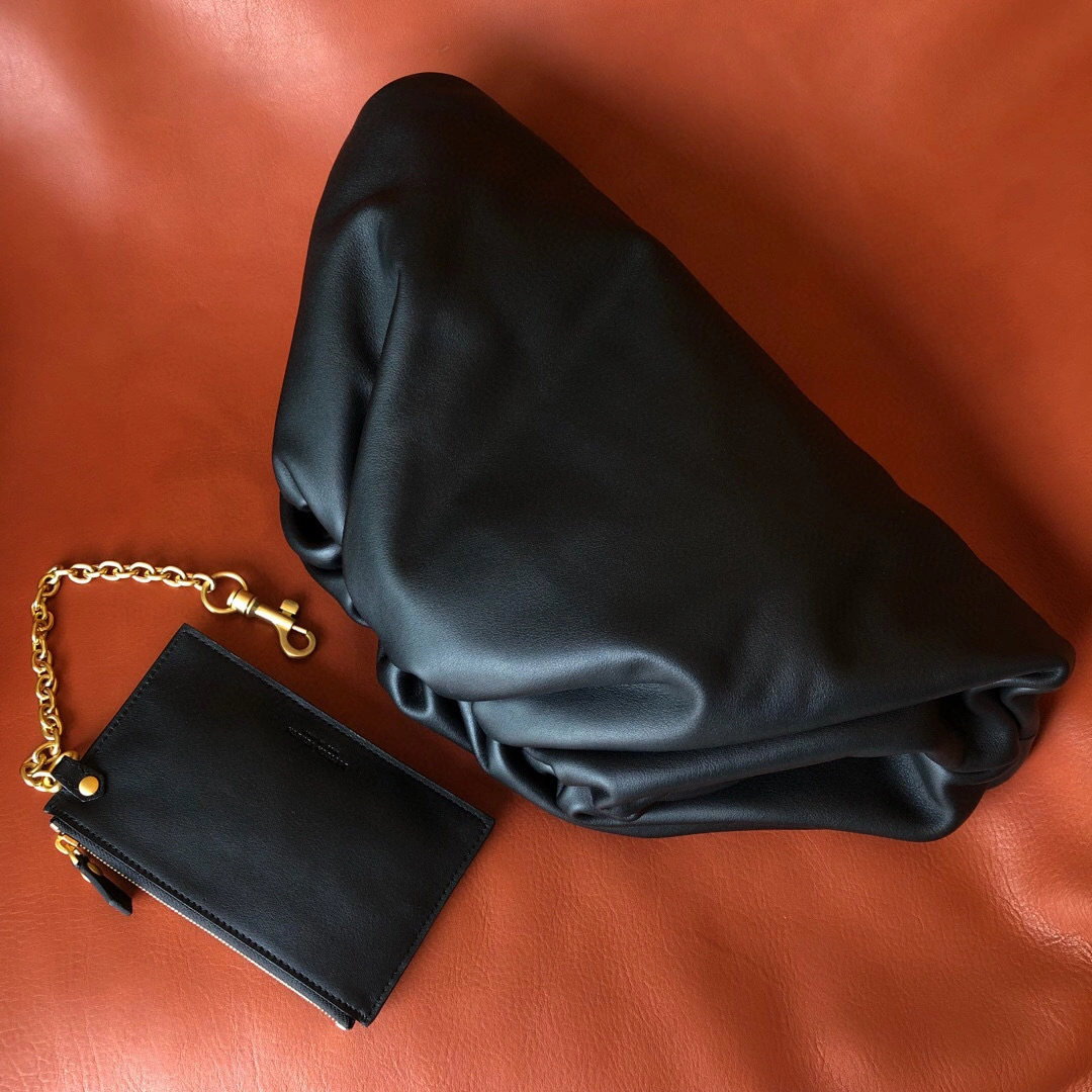 POUCH buttermilk skin 576227VBIU51229, counters quality item: 086I134B1280I1458