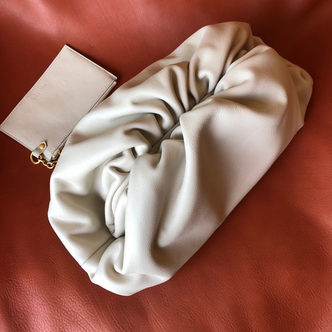 &POUCH buttermilk skin 576227VBIU52030, counters quality item: 086I134B1280I1459
