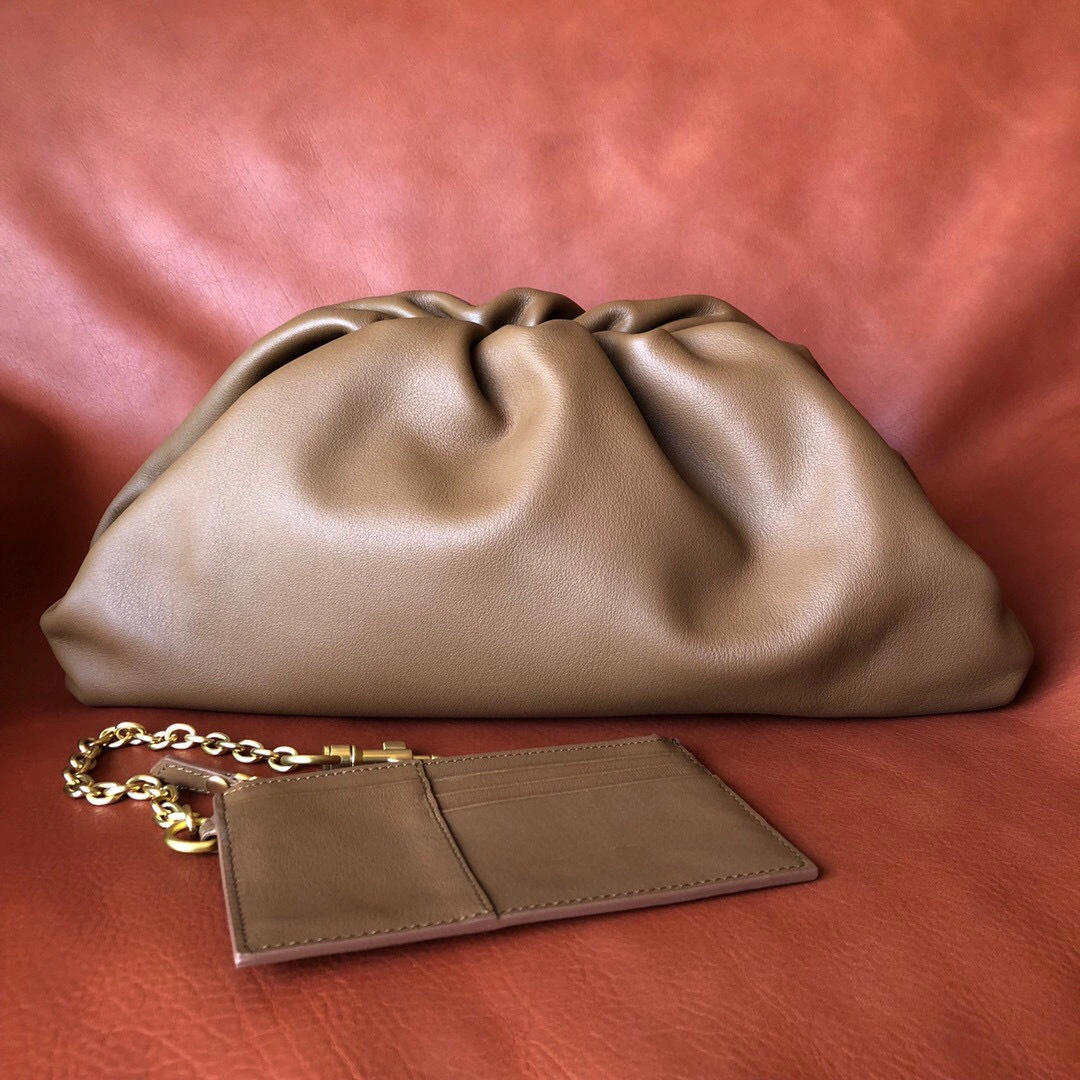 POUCH buttermilk skin 576227VBIU52618, counters quality item: 086I134B1280I1457