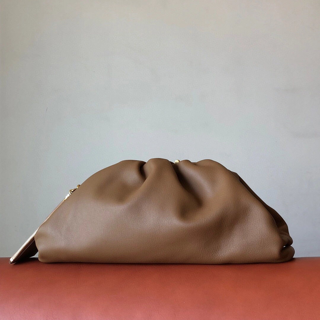 POUCH buttermilk skin 576227VBIU52618, counters quality item: 086I134B1280I1457
