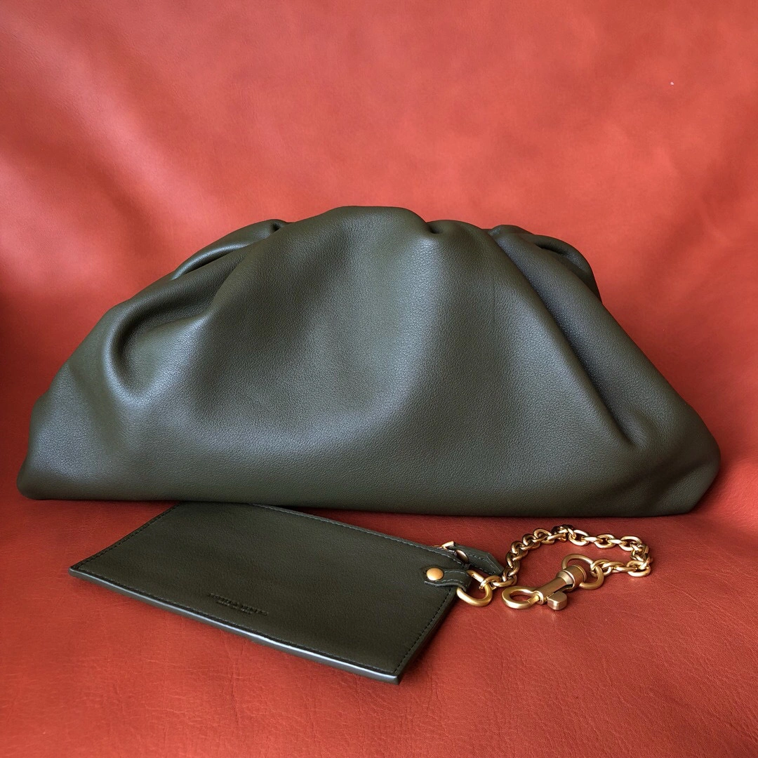 POUCH buttermilk skin 576227VCP402436, counters quality item: 086I134B1280I1460