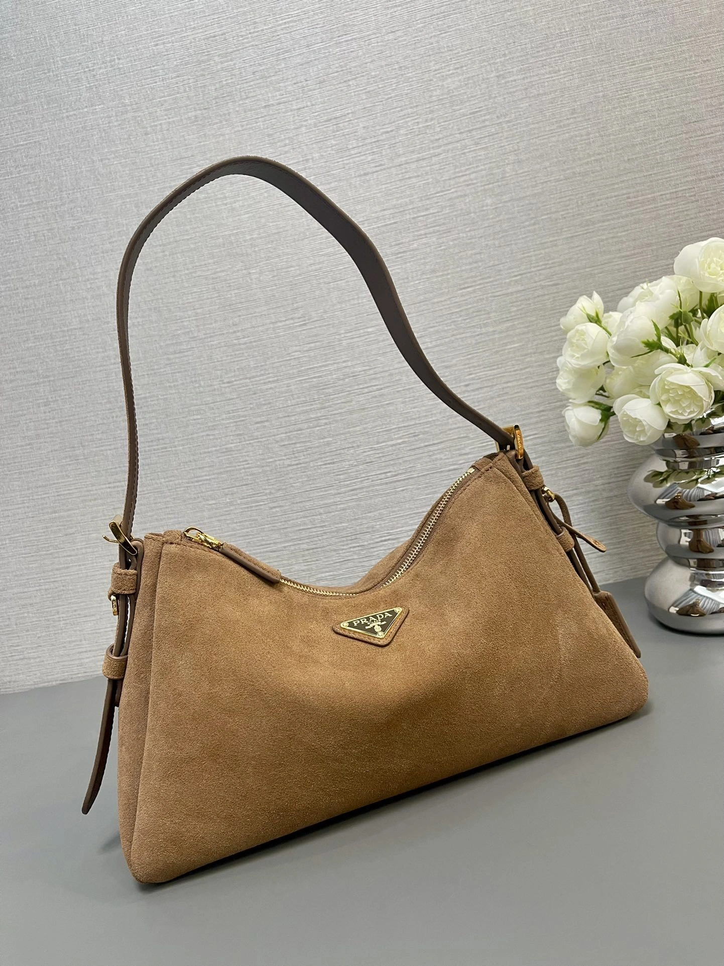 MOMO-- Pr141 1BC229_2C4S_F0401_V_LVM high quality version Aimee cowhide item:D-B993K2028