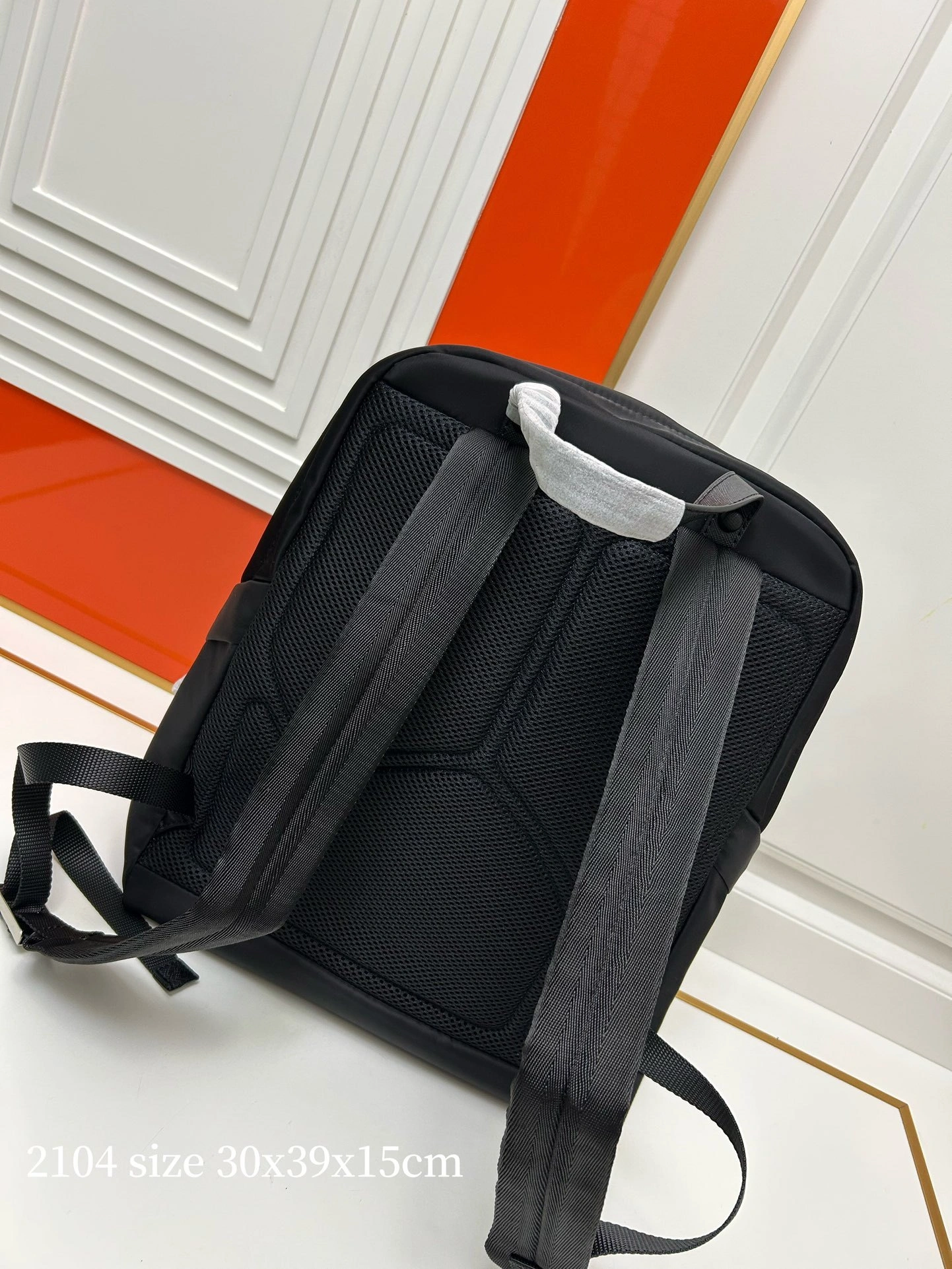 Pr141 2VZ104_2DMG_F0002_V_OOO Saffiano item:ET-B000F0616
