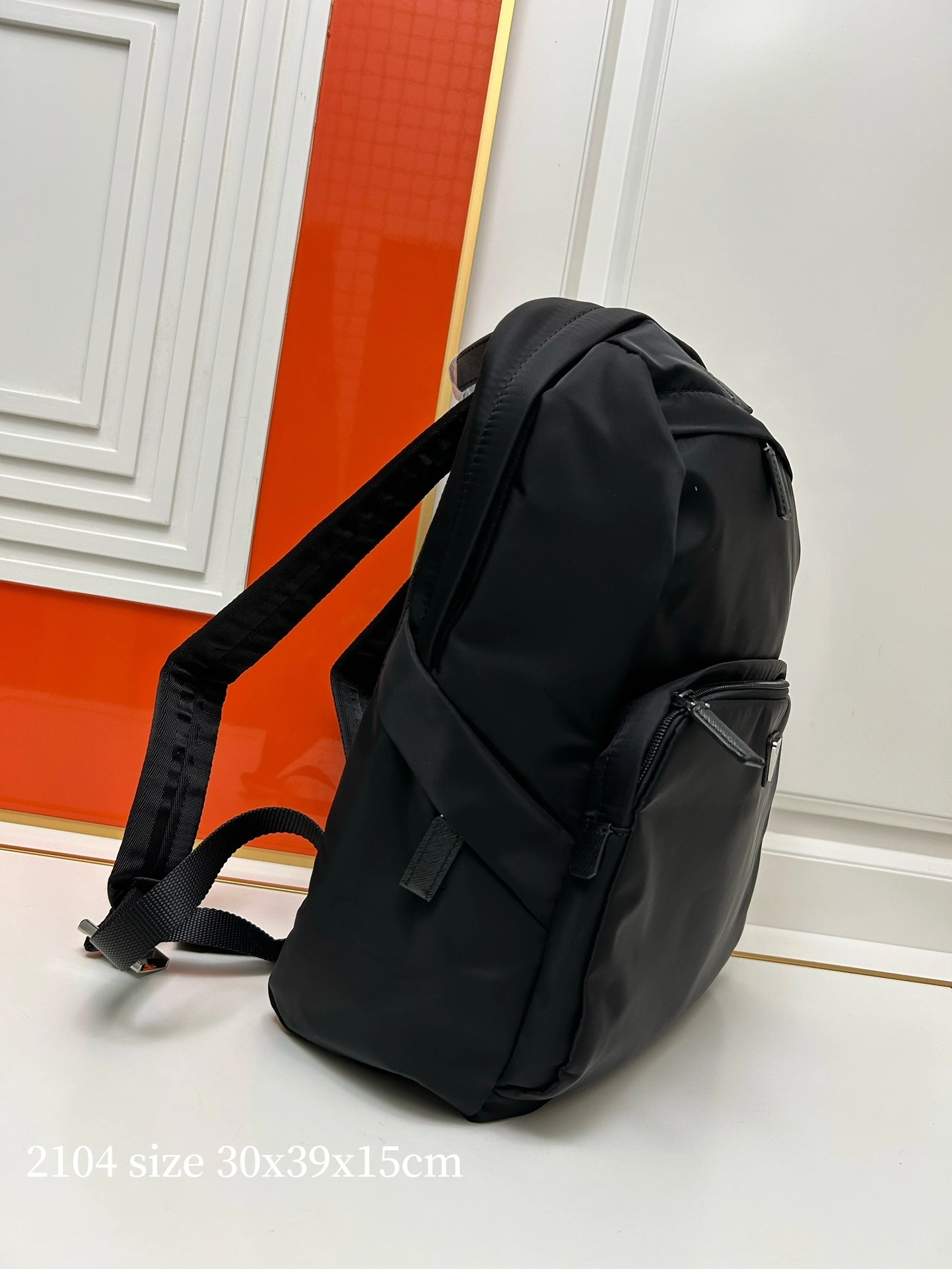 Pr141 2VZ104_2DMG_F0002_V_OOO Saffiano item:ET-B000F0616