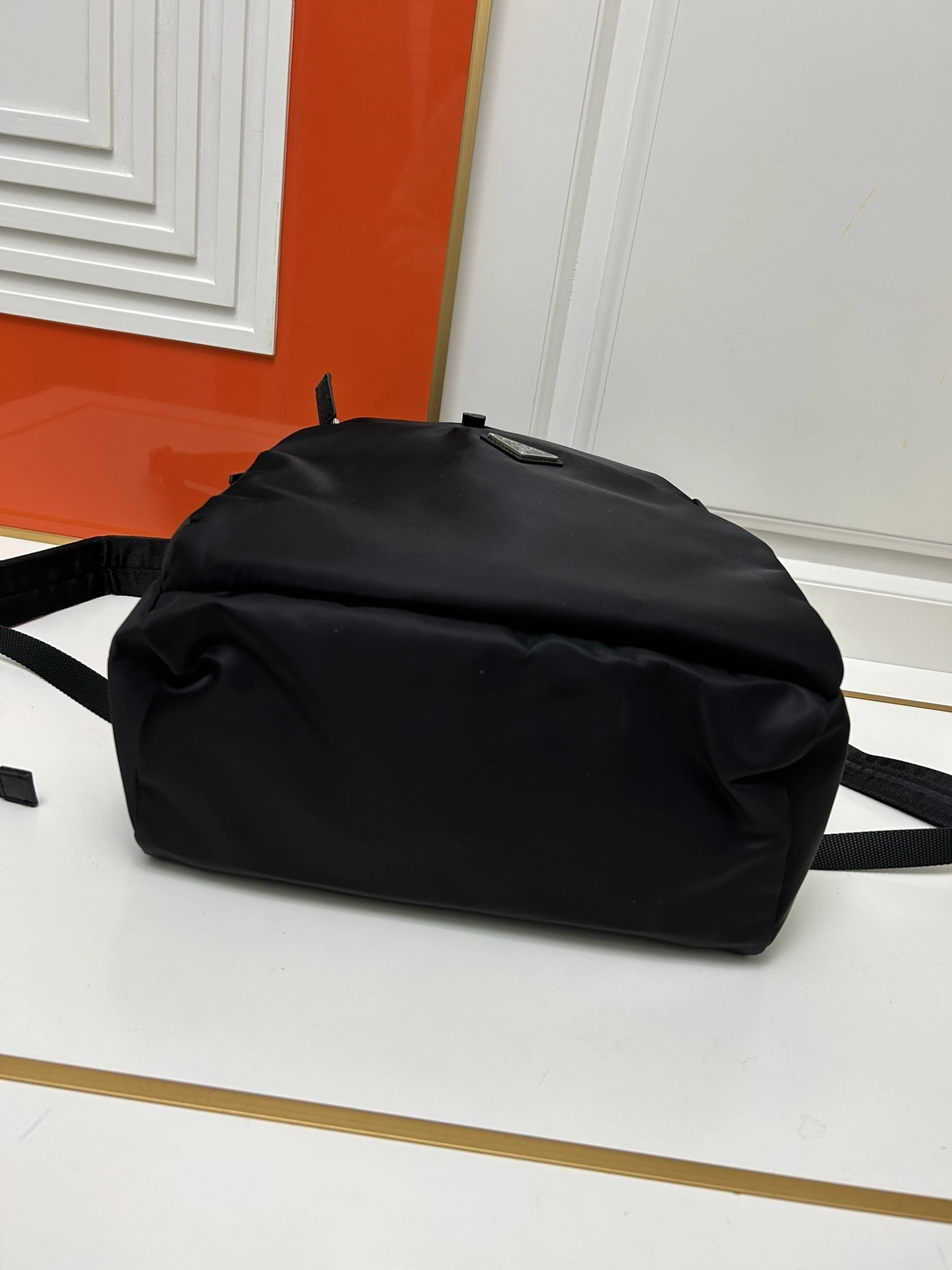 Pr141 2VZ104_2DMG_F0002_V_OOO Saffiano item:ET-B000F0616