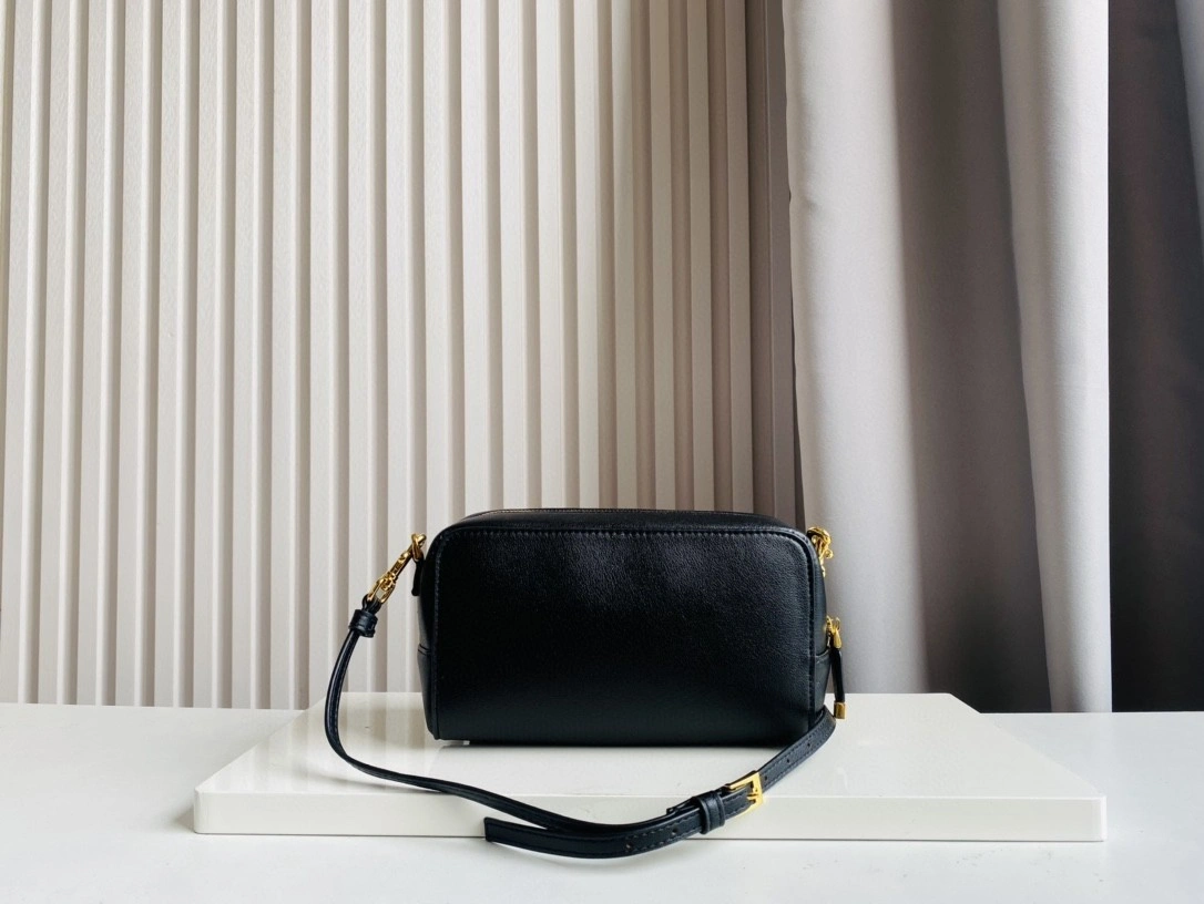 S5668CCEH-M900 Calfskin caro item : BT-B225D0714W