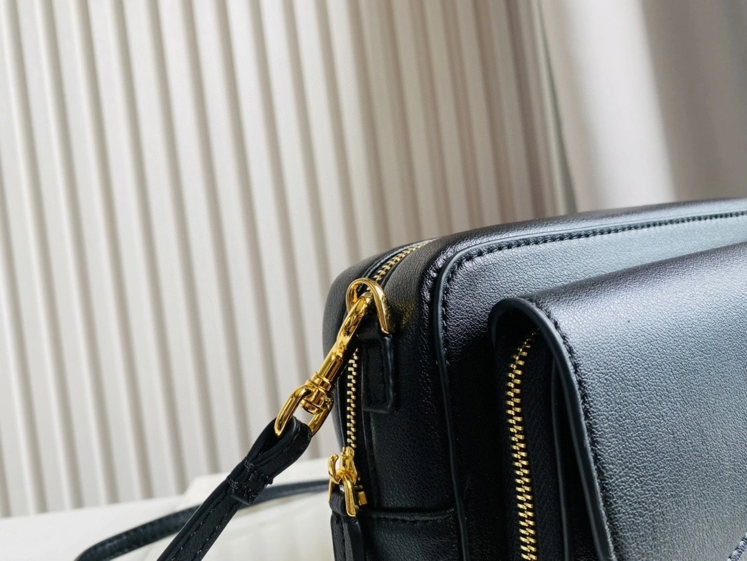 S5668CCEH-M900 Calfskin caro item : BT-B225D0714W
