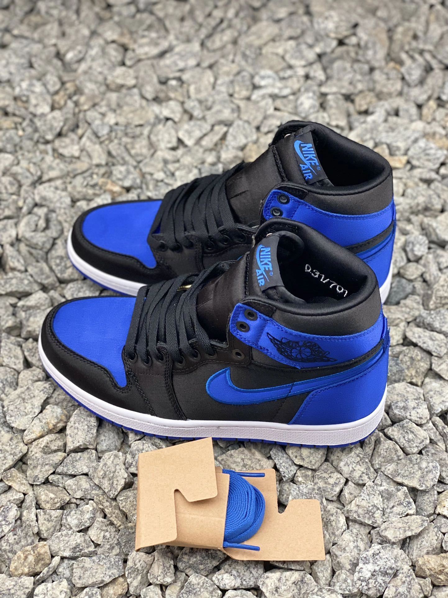 Sneakers3a-- 921193-007 item: C-X578L1213V
