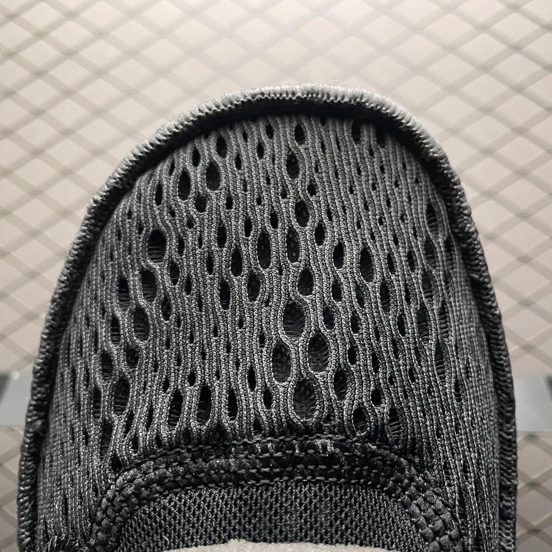 Sneakers3a-- AA3830-001 item: D-X319A2610