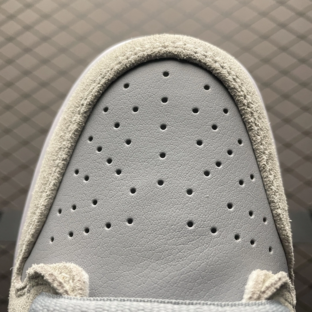 Sneakers3a-- AR0778-110 item: D-X319A2528
