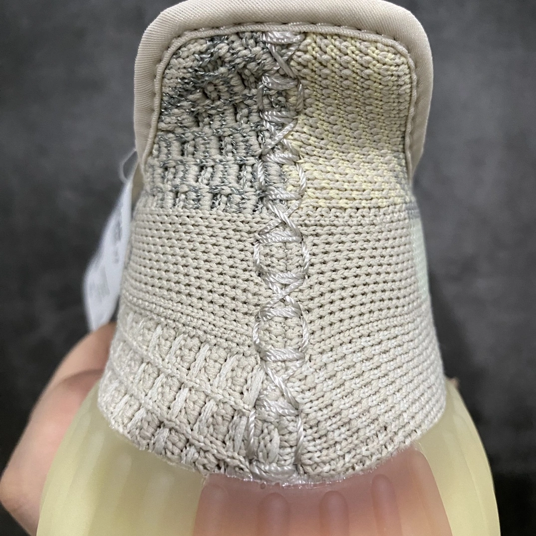 Sneakers3a--350 V2 FW5318 item: C-X000K1204