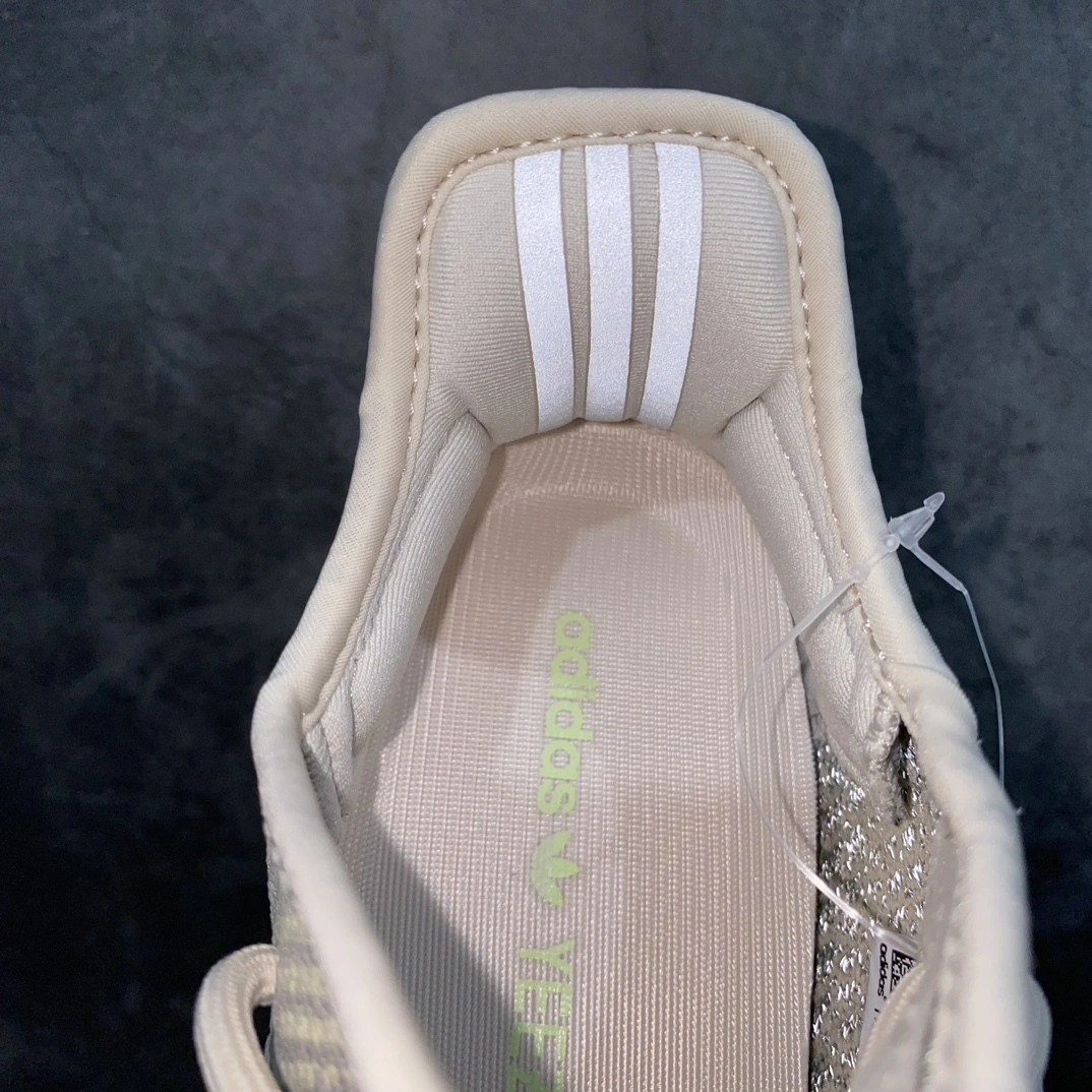 Sneakers3a--350 V2 FW5318 item: C-X000K1204