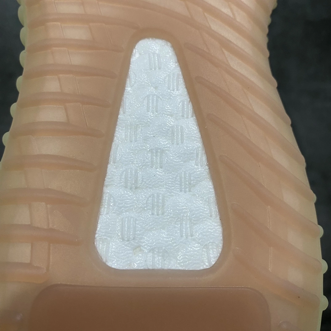 Sneakers3a--350 V2 FW5318 item: C-X000K1204