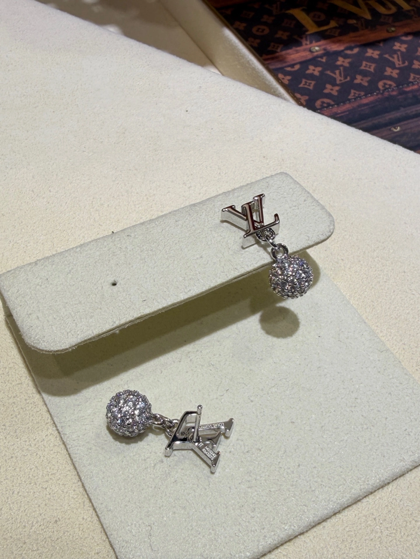 Sparkle Jewelry-- 8V 25 earrings item:E-S392L1396H
