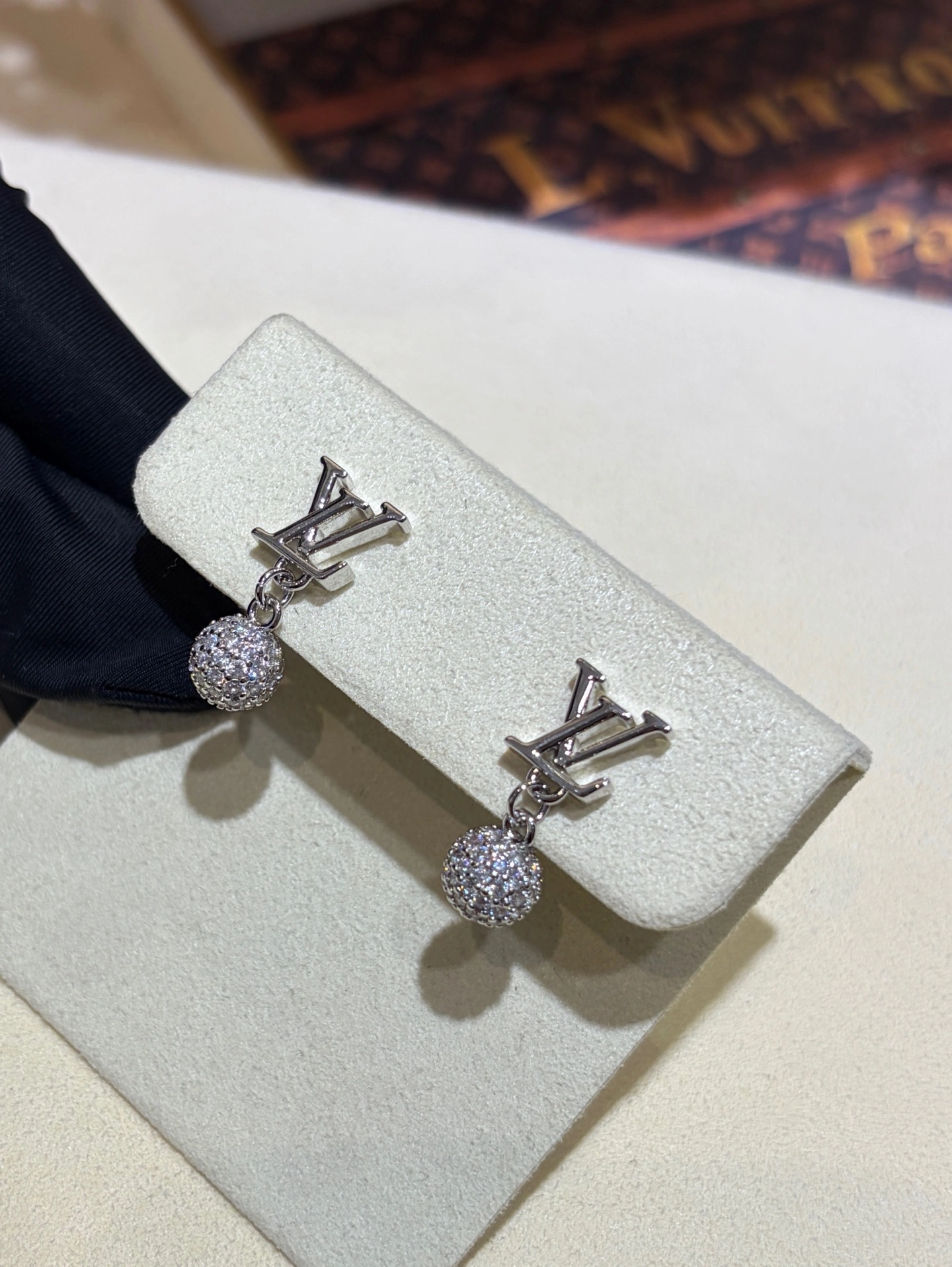 Sparkle Jewelry-- 8V 25 earrings item:E-S392L1396H