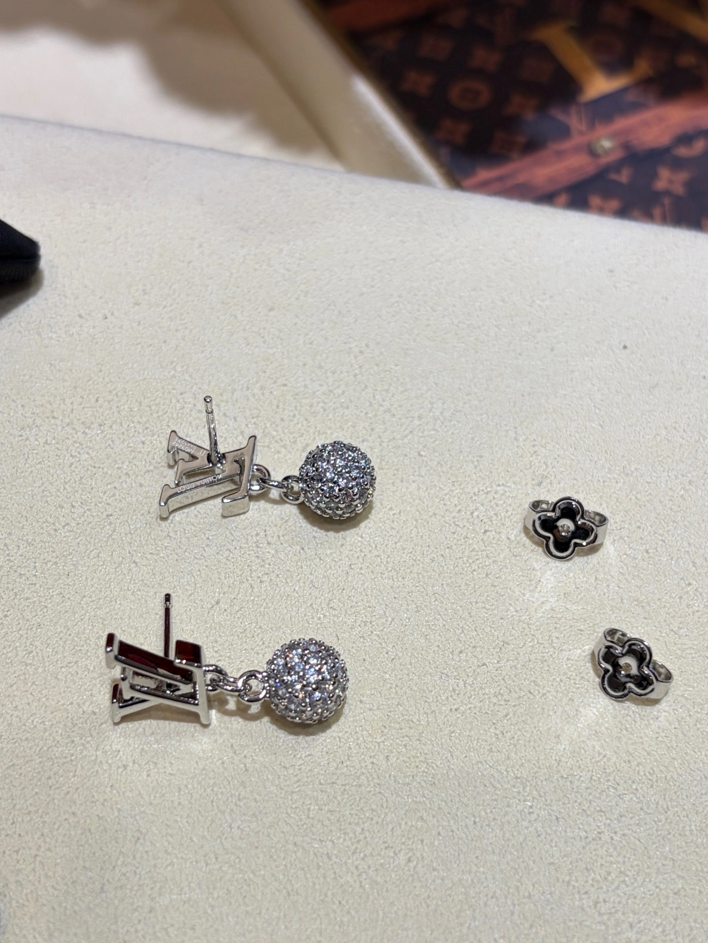 Sparkle Jewelry-- 8V 25 earrings item:E-S392L1396H