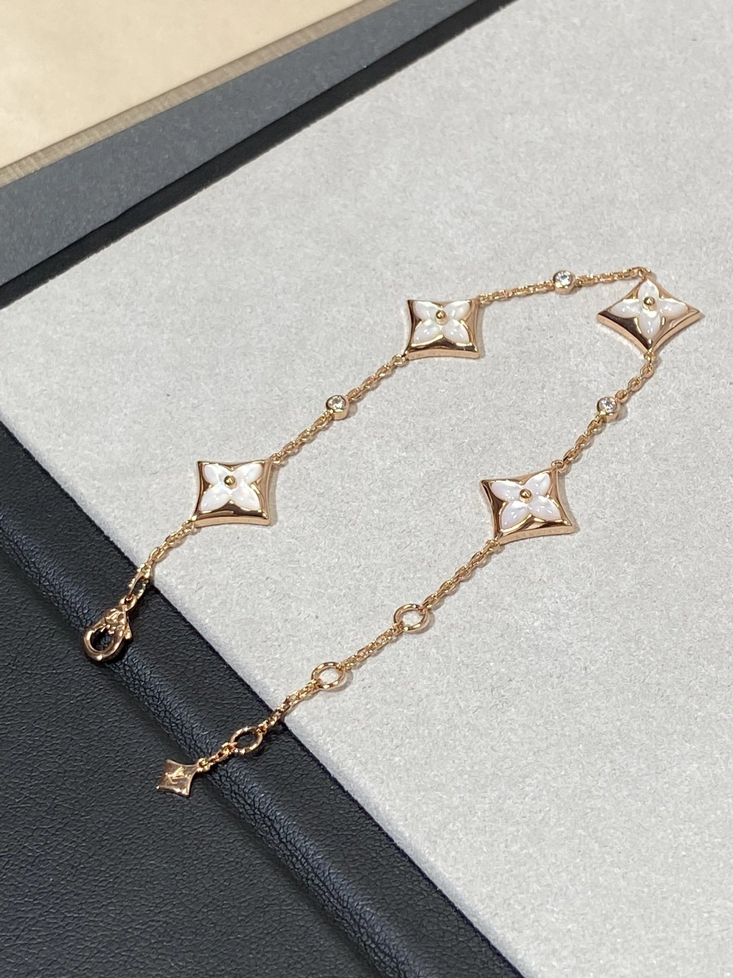 &Sparkle jewelry -- 8V item:D-S392G2514