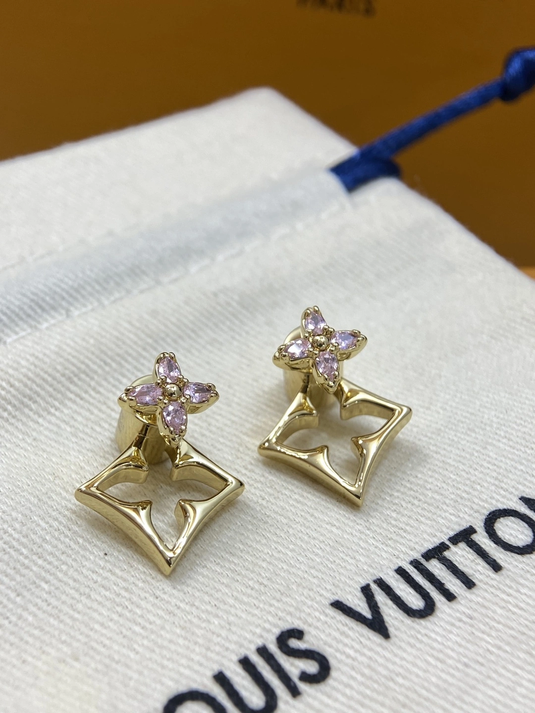 Sparkle jewelry-- 8V earrings Monogram item:E-S392L1394H