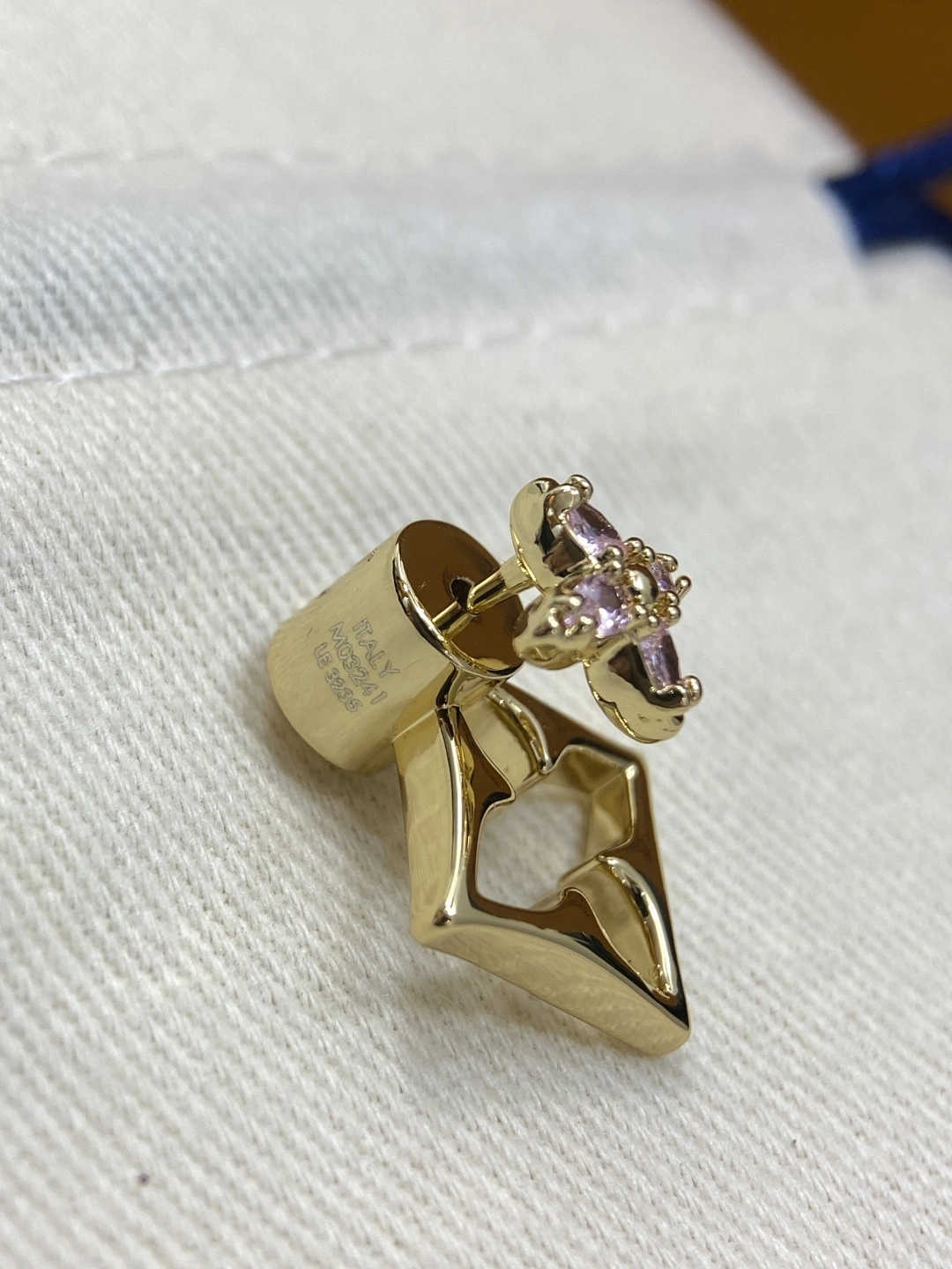 Sparkle jewelry-- 8V earrings Monogram item:E-S392L1394H