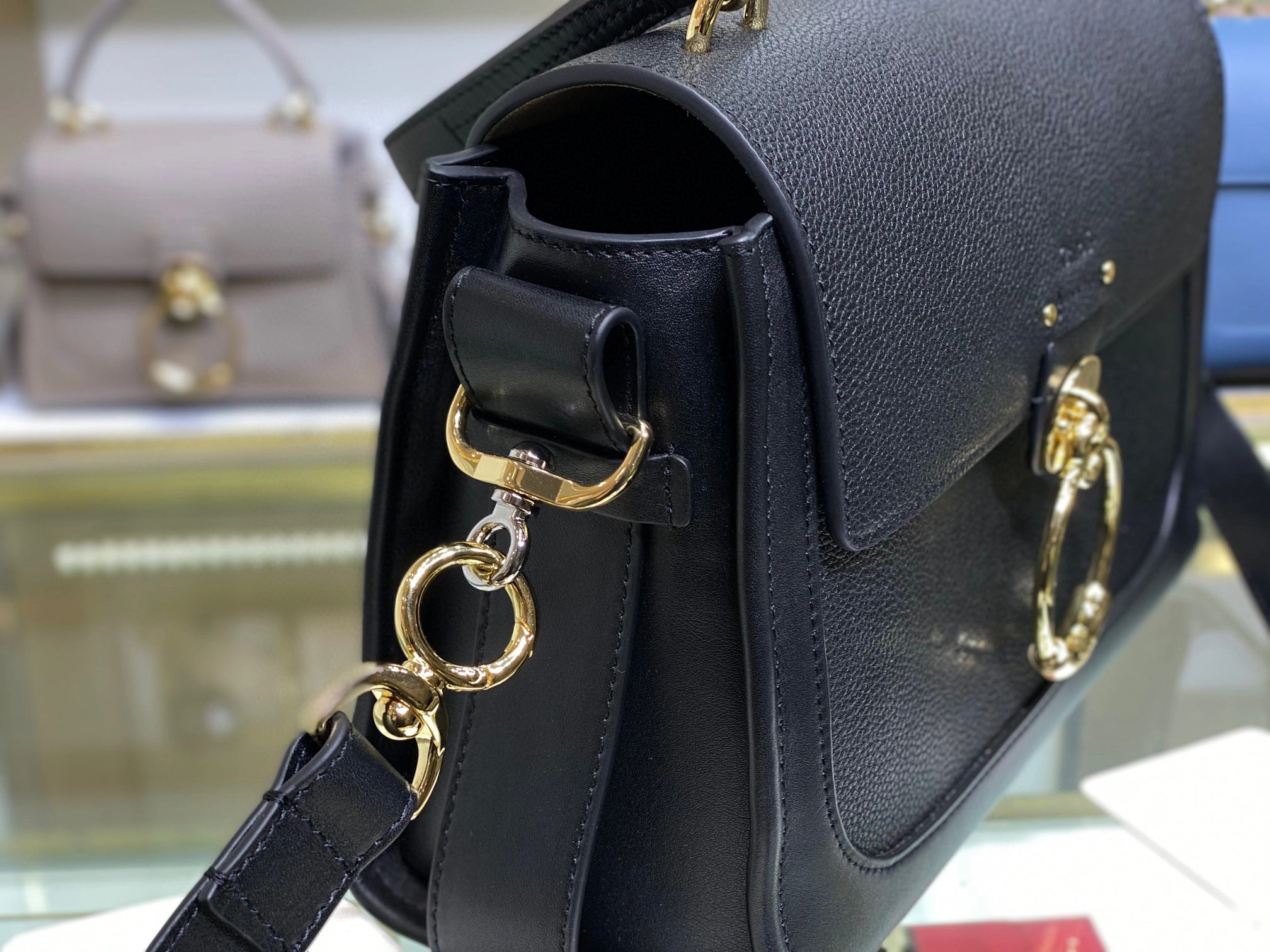 Tess Day item:B-B088B1129