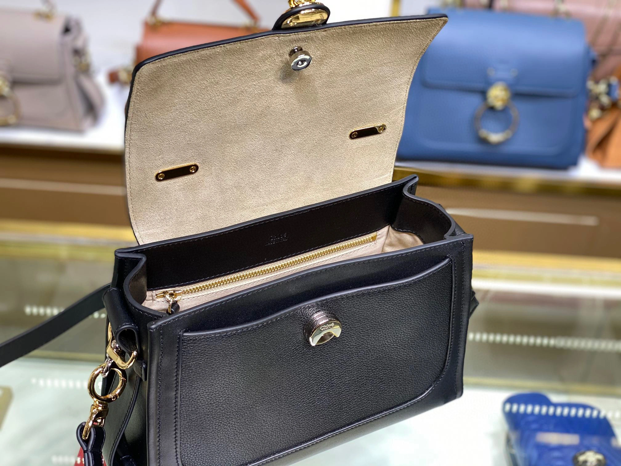 Tess Day item:B-B088B1129