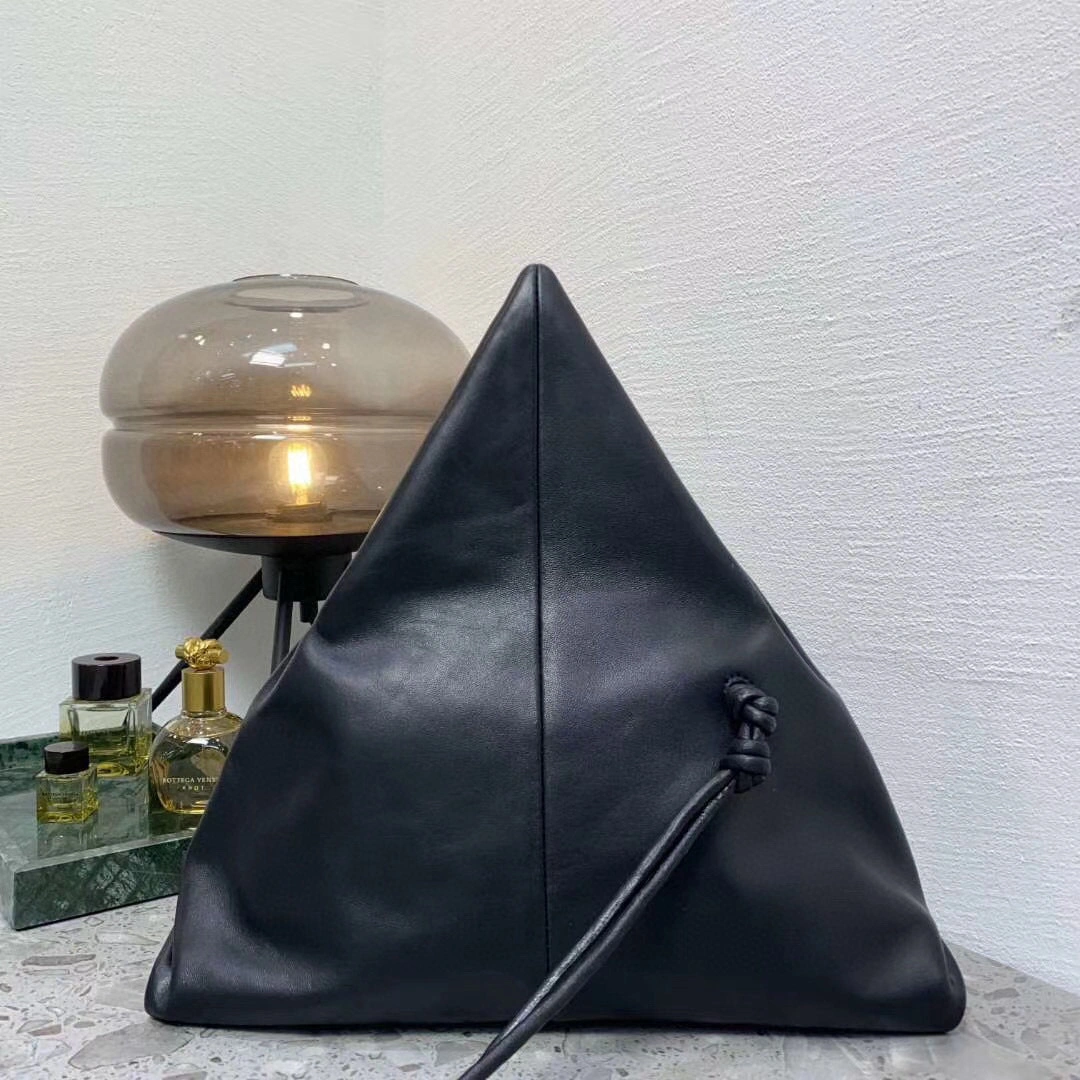 The Pouch 622712VCP301229 , counters quality item: 086I202B1314I1478