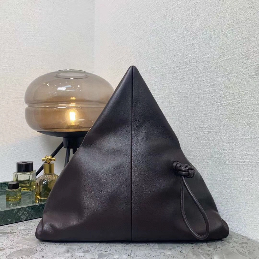 The Pouch 622712VCP302132 , counters quality item: 086I202B1314I1480