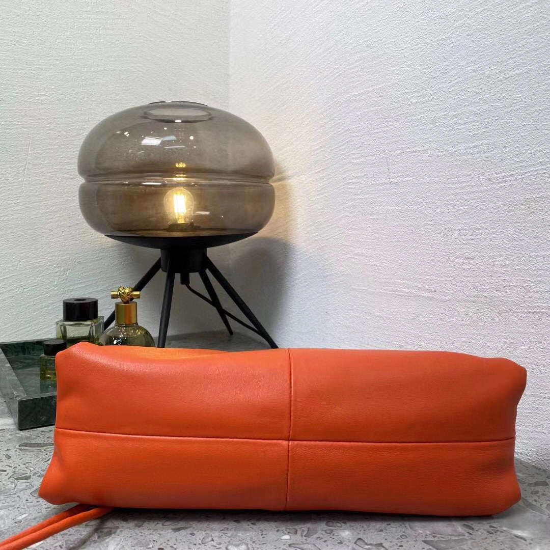 The Pouch 622712VCP307642 , counters quality item: 086I202B1314I1479