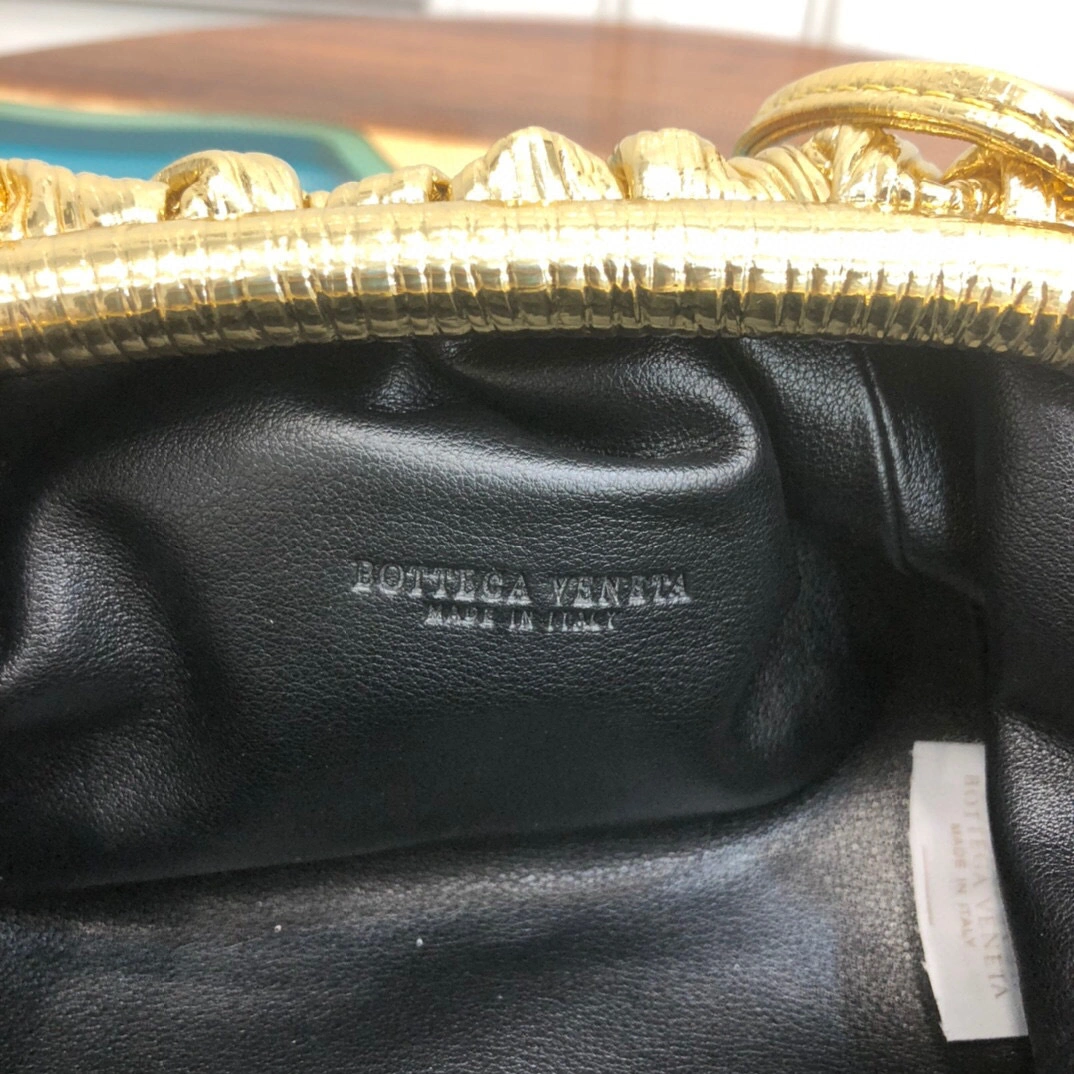 The pouch 585852VCQ608011,counters quality item: 086I134BO68OI1430