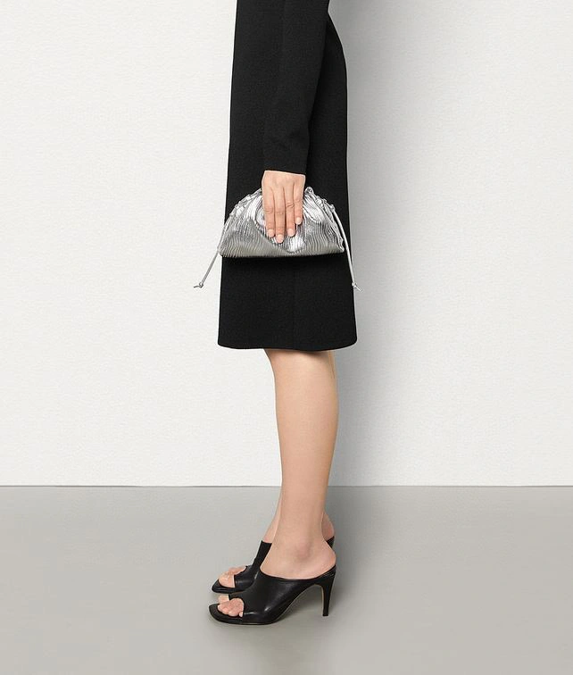 The pouch 585852VCQ608105 ,counters quality item: 086I134B0680I1429