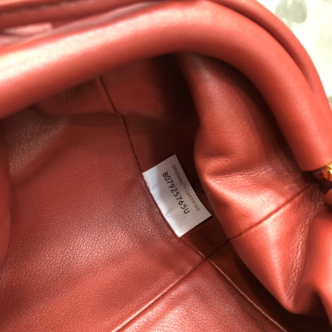 The pouch buttermilk skin 585852VCP408858，counters quality item: 086I134BO680I1434