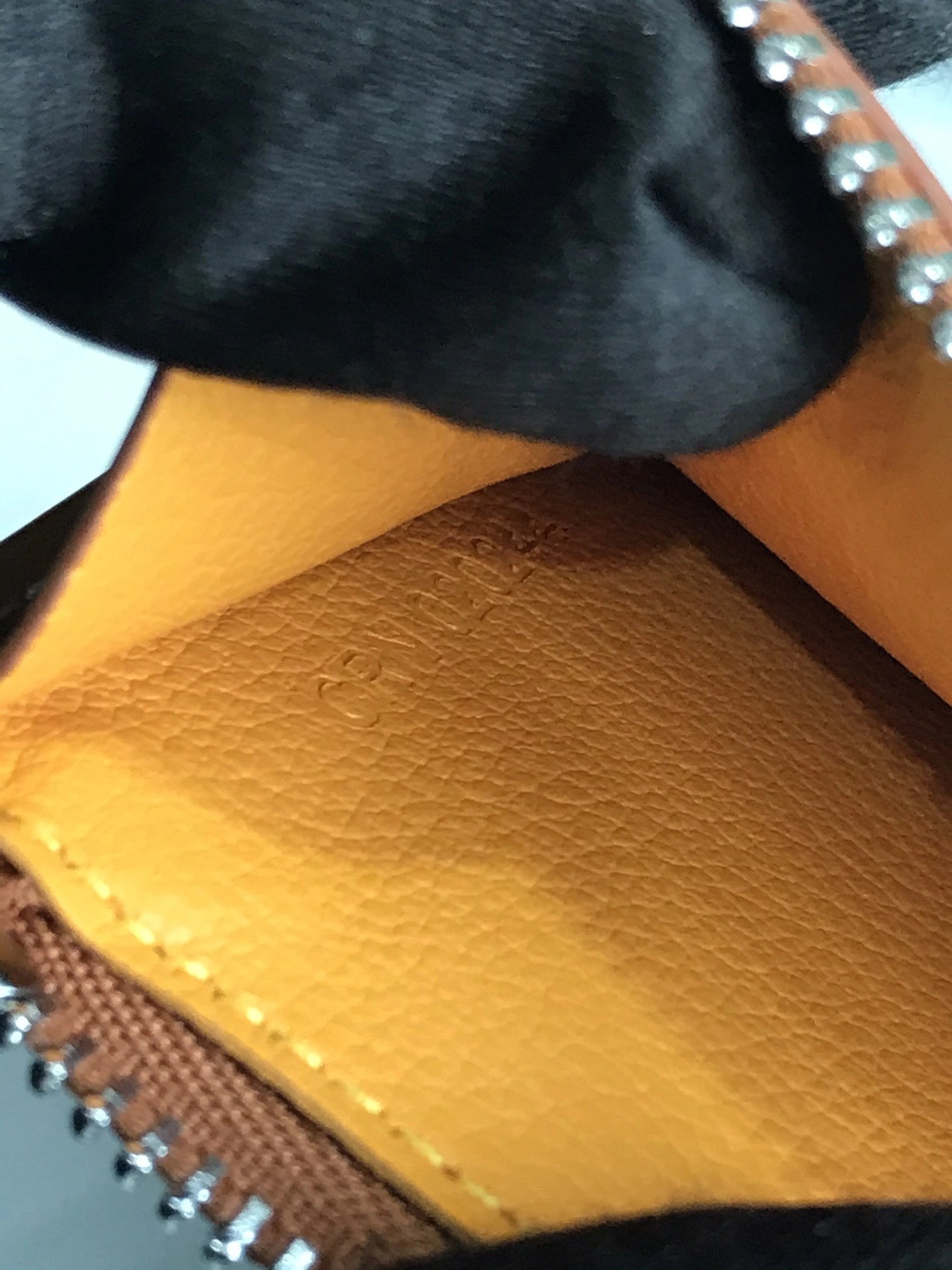 MOMO-- 6oy1r4 BOURBOPMLTY-01CL03P high quality version Bourbon Calfskin goatskin item:F-B664B0221