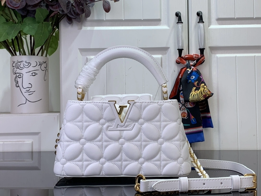 MOMO-- 8V M25283 high quality version Capucines East-West Mini sheepskin item:E-B063C0540