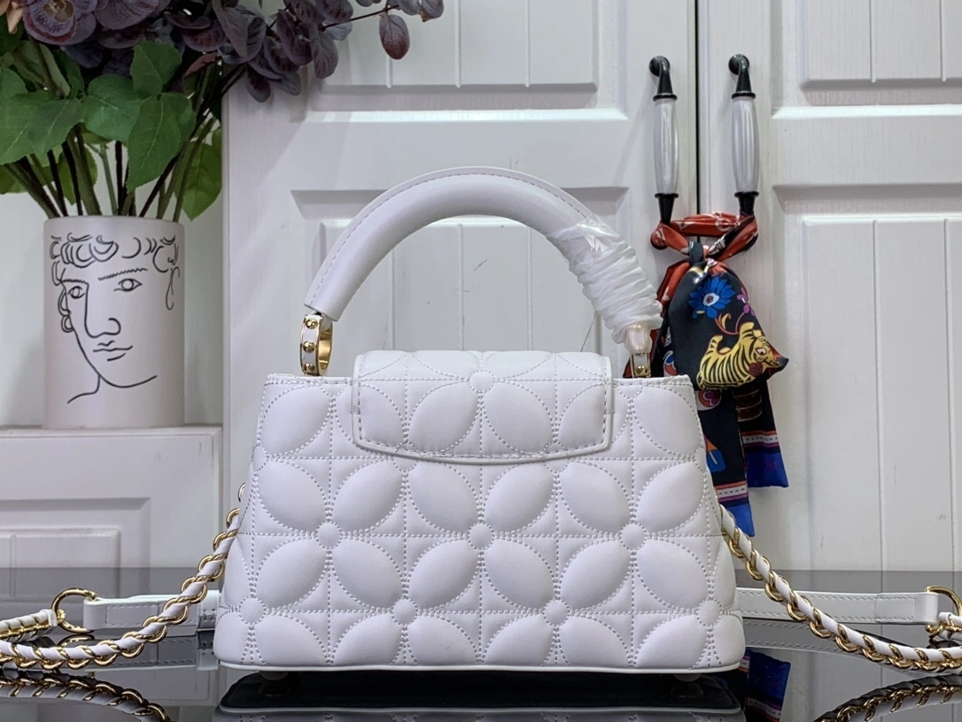 MOMO-- 8V M25283 high quality version Capucines East-West Mini sheepskin item:E-B063C0540