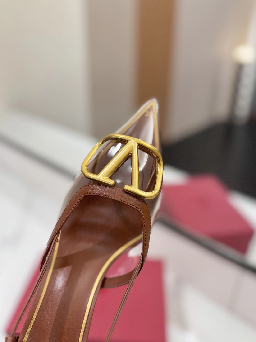 COCO-- V1859ti9o 2W2S0R01QJGND3 Heel height：8CM VLogo Signature goatskin item:E-X138C3004