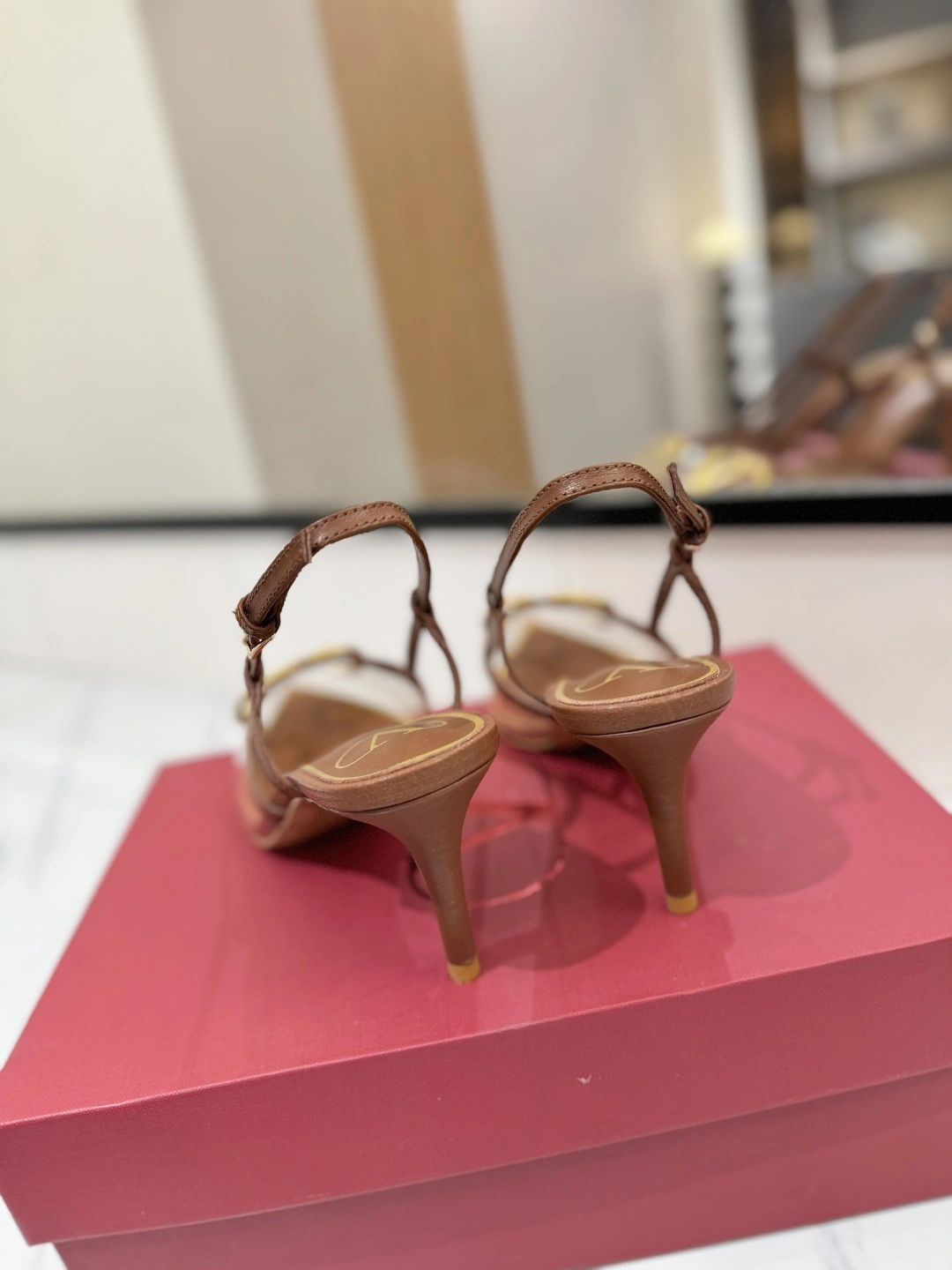 COCO-- V1859ti9o 2W2S0R01QJGND3 Heel height：8CM VLogo Signature goatskin item:E-X138C3004