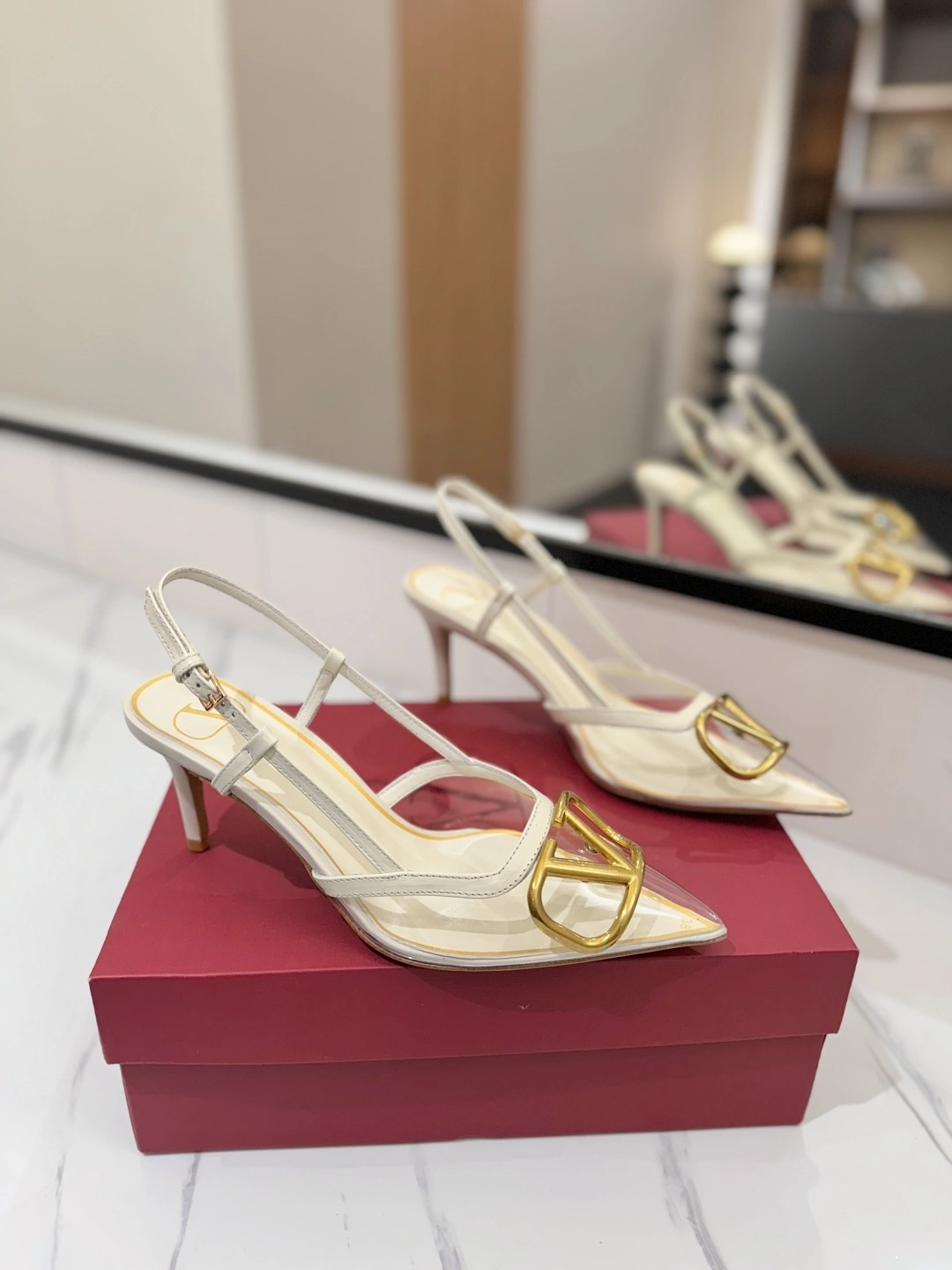 COCO-- V1859ti9o 2W2S0R01QJGYL0 Heel height：8CM VLogo Signature goatskin item:E-X138C3003