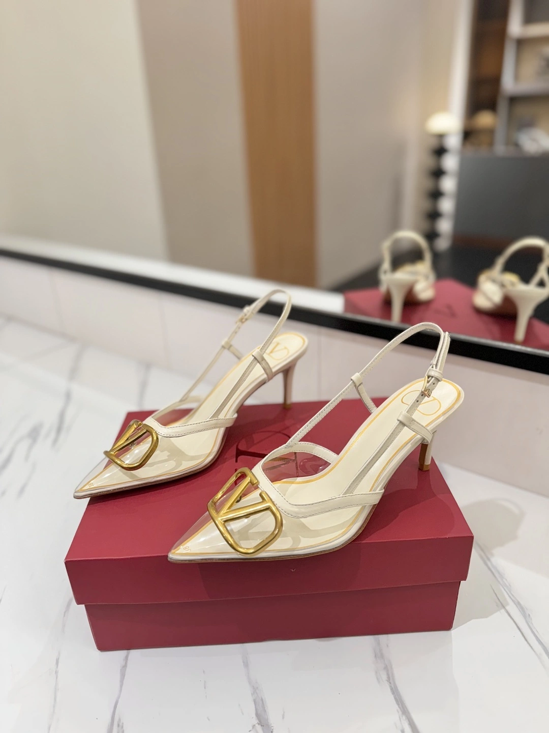 COCO-- V1859ti9o 2W2S0R01QJGYL0 Heel height：8CM VLogo Signature goatskin item:E-X138C3003
