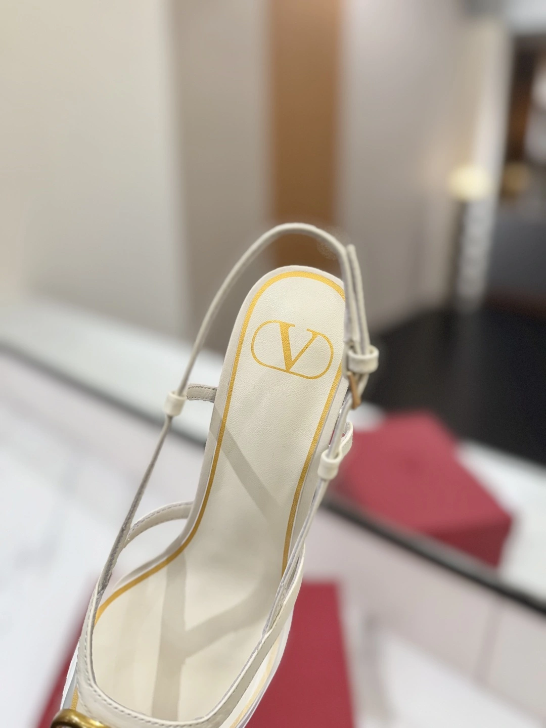 COCO-- V1859ti9o 2W2S0R01QJGYL0 Heel height：8CM VLogo Signature goatskin item:E-X138C3003