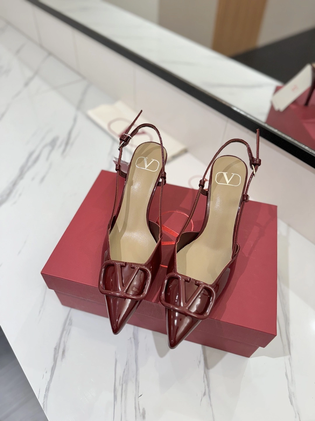 COCO-- V1859ti9o 3W2S0R01TMKK9P Heel height：8CM VLogo Signature goatskin item:E-X138C3002