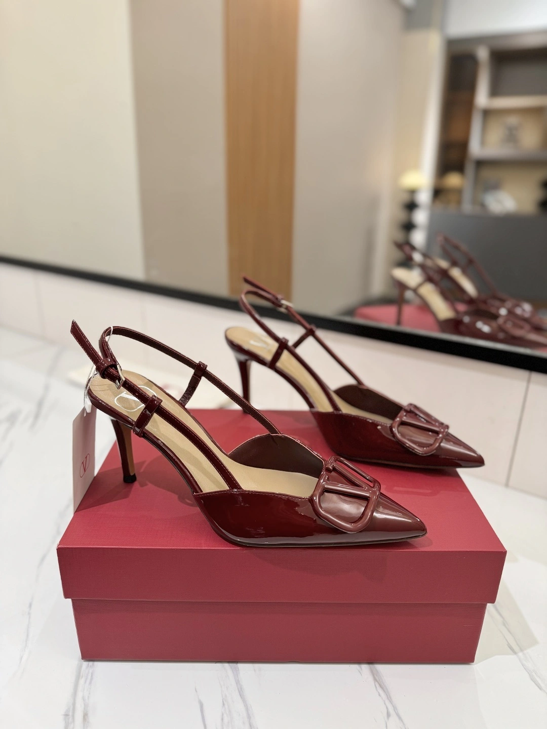 COCO-- V1859ti9o 3W2S0R01TMKK9P Heel height：8CM VLogo Signature goatskin item:E-X138C3002