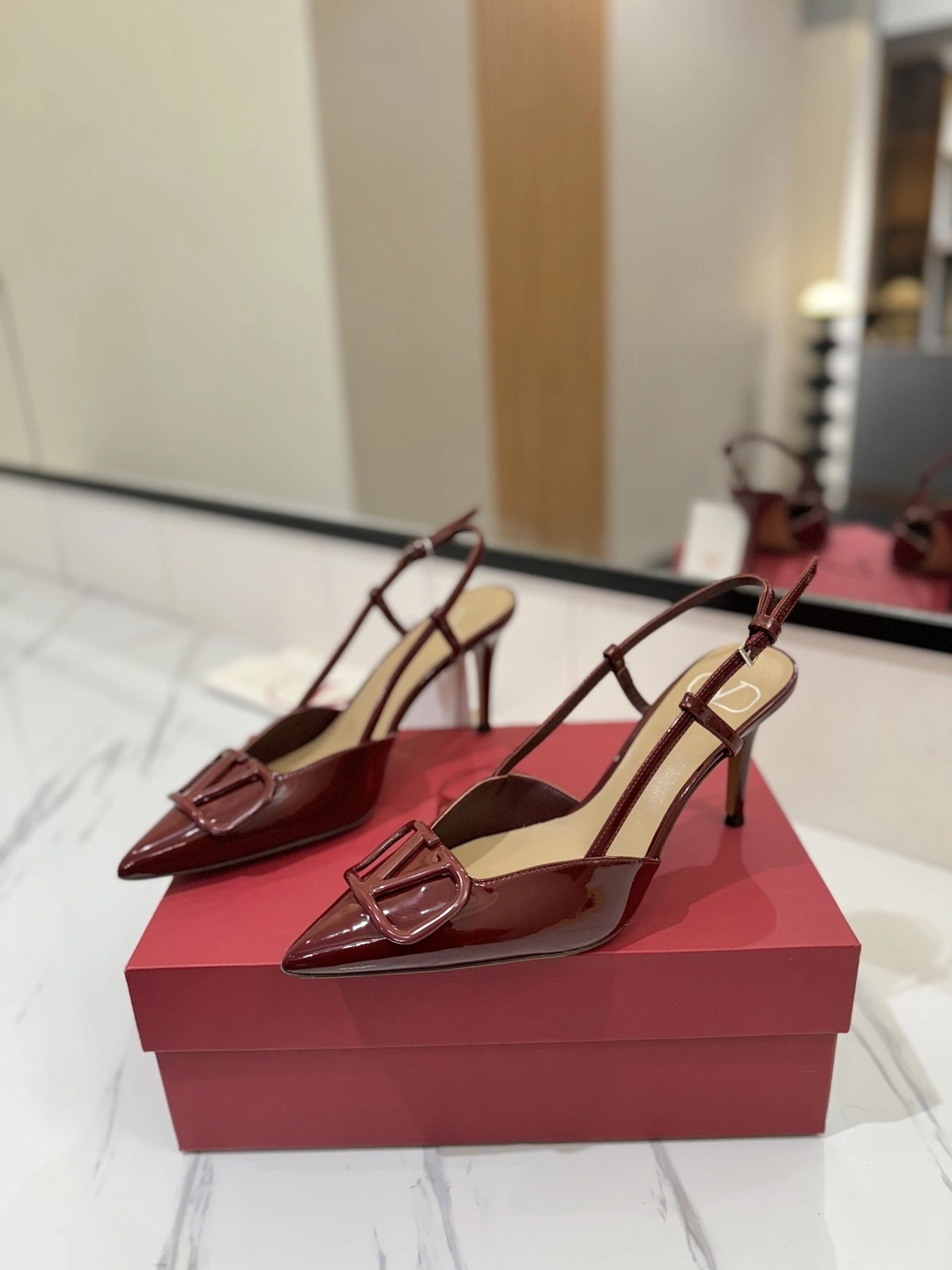 COCO-- V1859ti9o 3W2S0R01TMKK9P Heel height：8CM VLogo Signature goatskin item:E-X138C3002