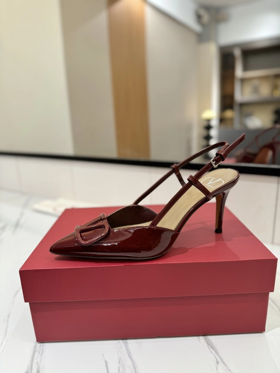 COCO-- V1859ti9o 3W2S0R01TMKK9P Heel height：8CM VLogo Signature goatskin item:E-X138C3002