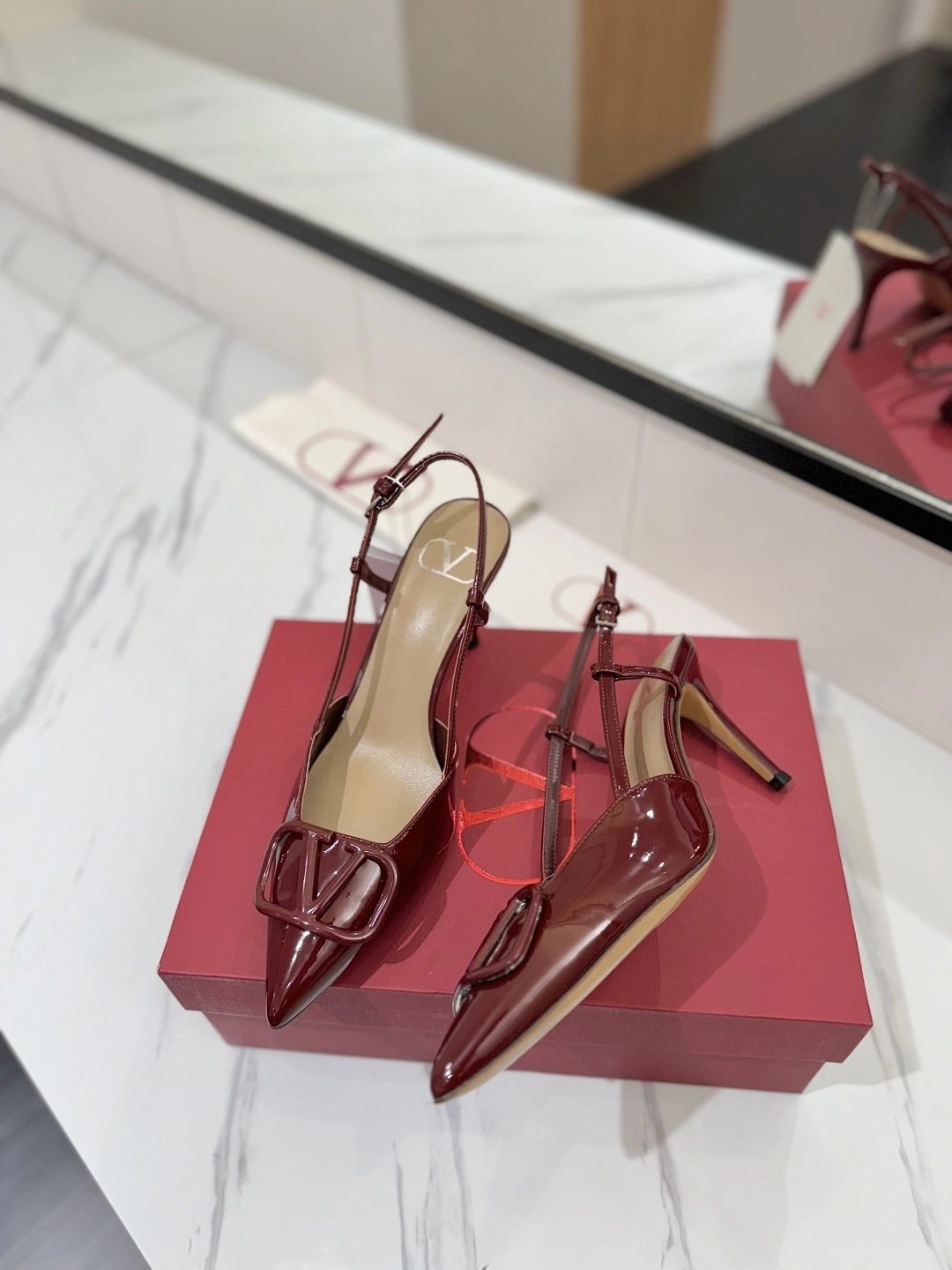 COCO-- V1859ti9o 3W2S0R01TMKK9P Heel height：8CM VLogo Signature goatskin item:E-X138C3002