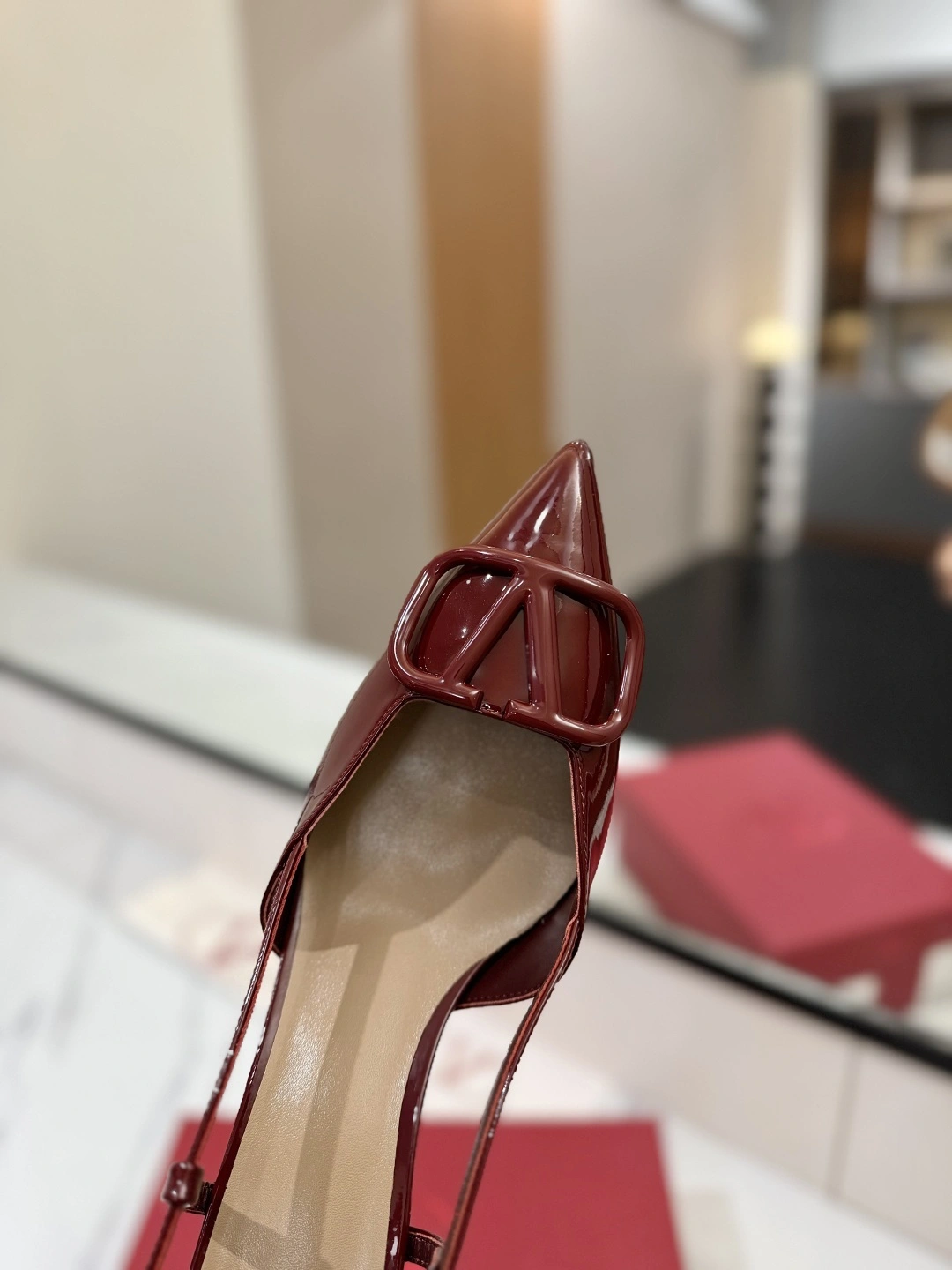 COCO-- V1859ti9o 3W2S0R01TMKK9P Heel height：8CM VLogo Signature goatskin item:E-X138C3002