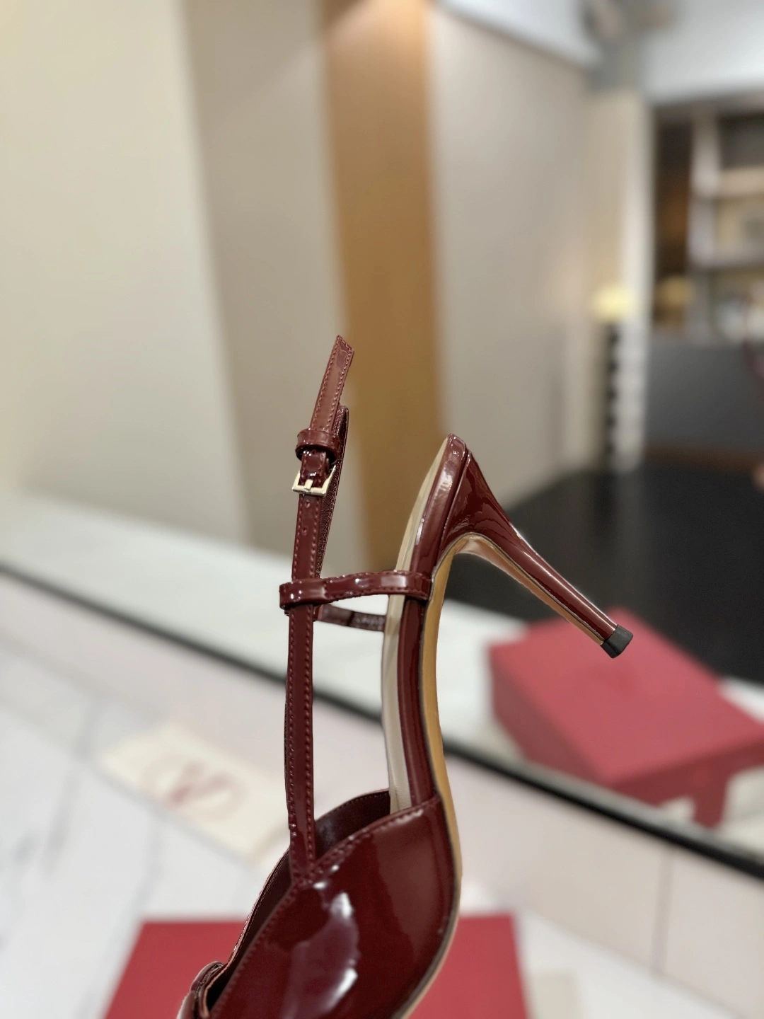COCO-- V1859ti9o 3W2S0R01TMKK9P Heel height：8CM VLogo Signature goatskin item:E-X138C3002