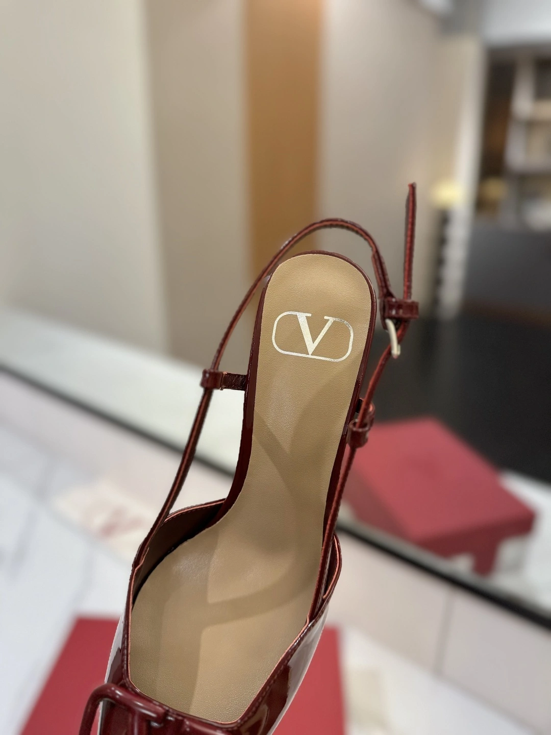 COCO-- V1859ti9o 3W2S0R01TMKK9P Heel height：8CM VLogo Signature goatskin item:E-X138C3002