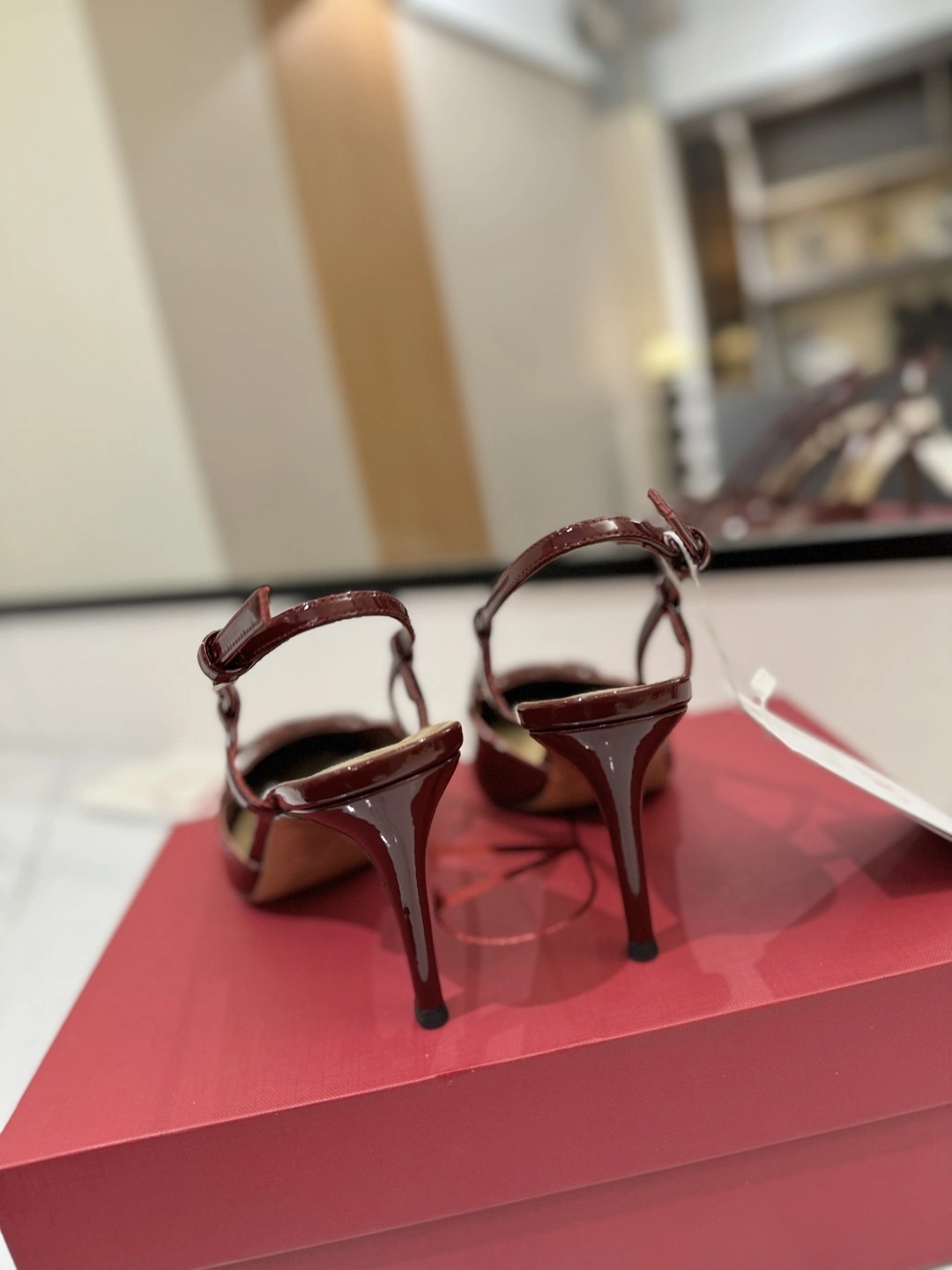 COCO-- V1859ti9o 3W2S0R01TMKK9P Heel height：8CM VLogo Signature goatskin item:E-X138C3002