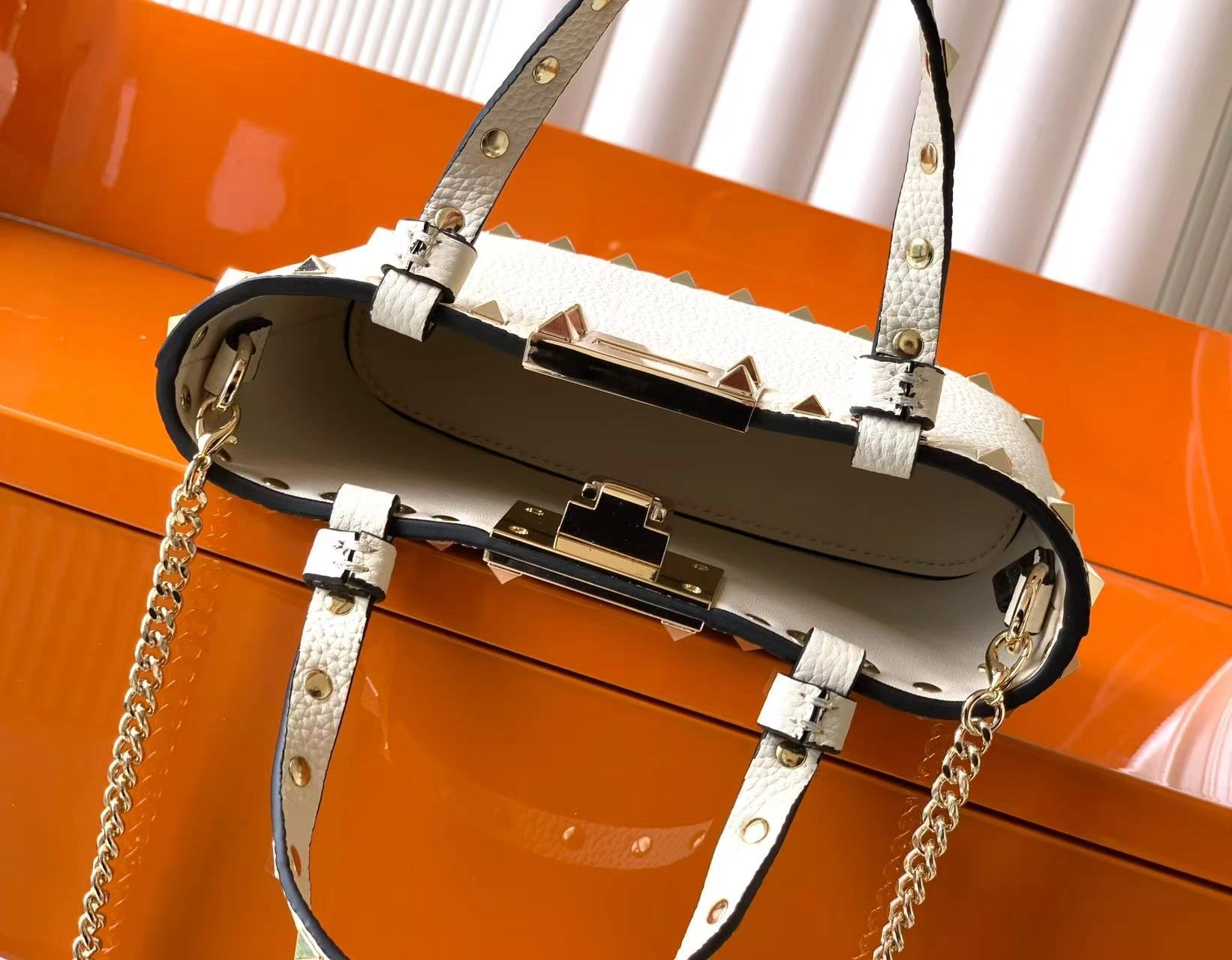 V1859ti9o WP0AT0VSHI16 Calfskin item:ET-B000I2703