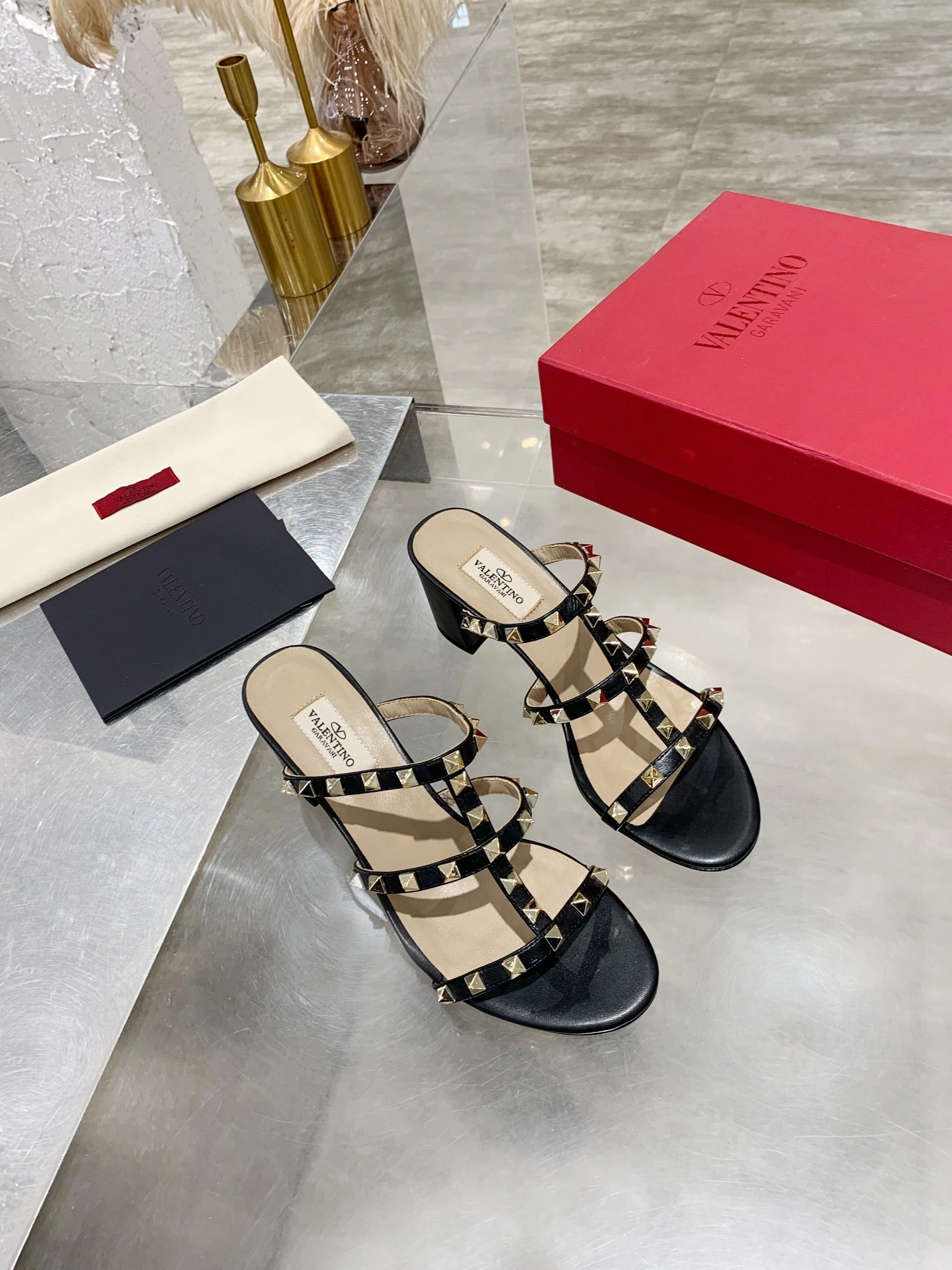 V1859ti9o ZW2S0C47VOD0NO Heel height：6CM Rockstud Collection item:ET-X302E1402W